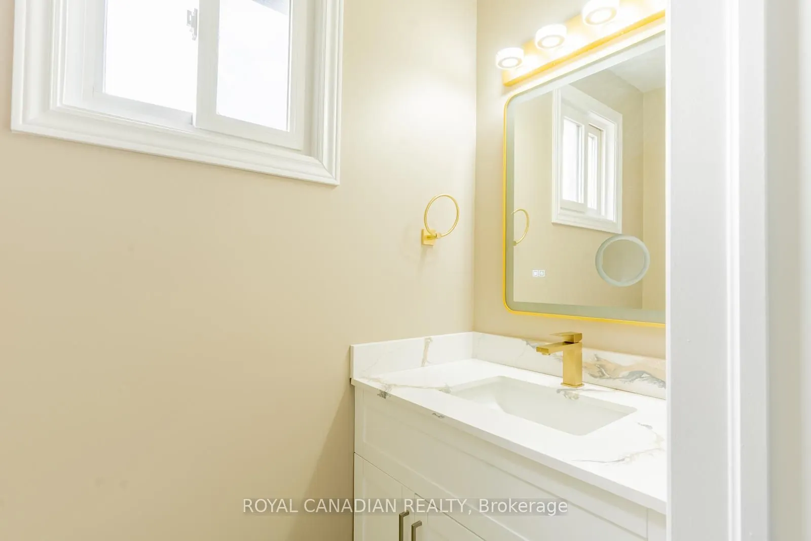 60 Cherrytree Drive W