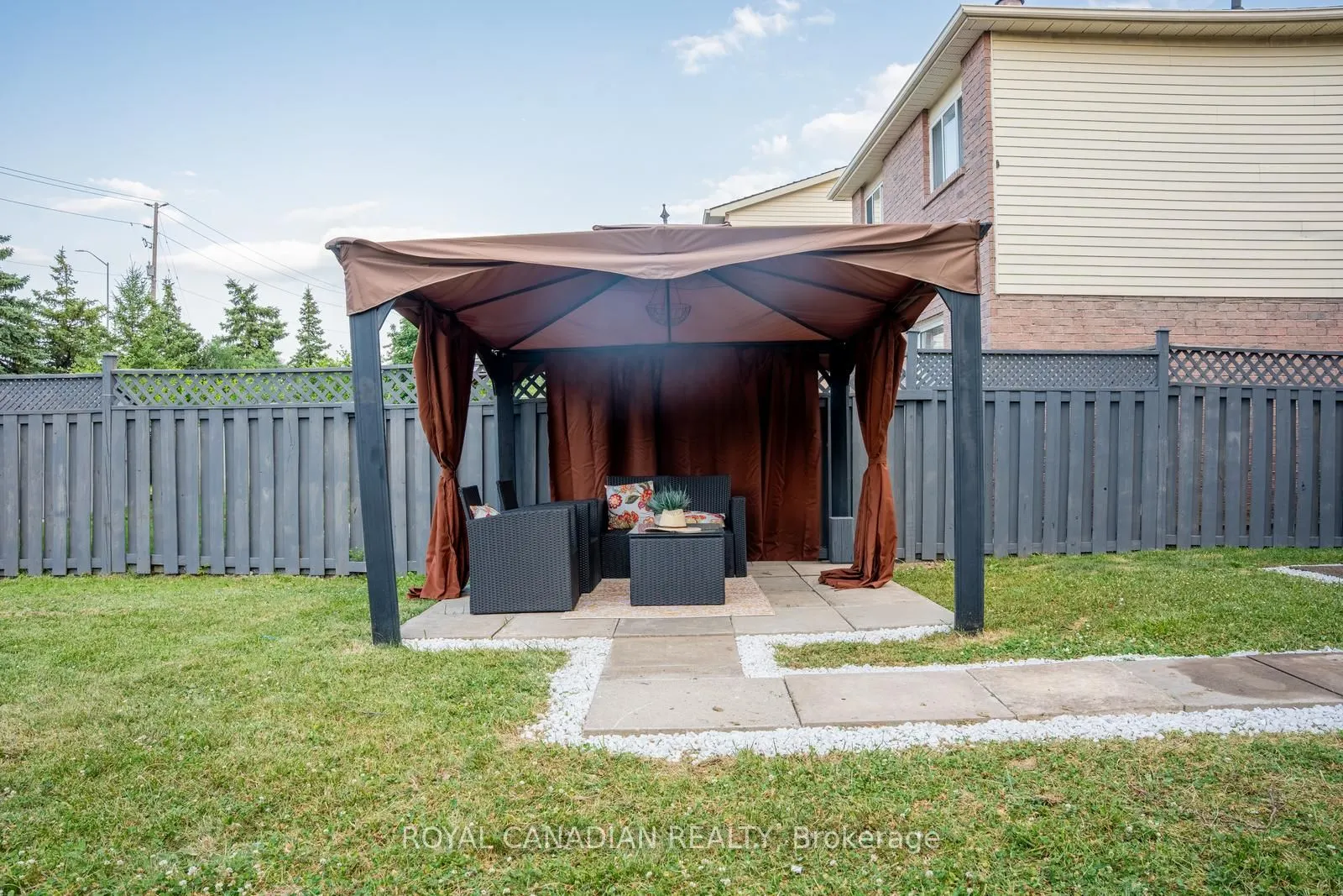 60 Cherrytree Drive W