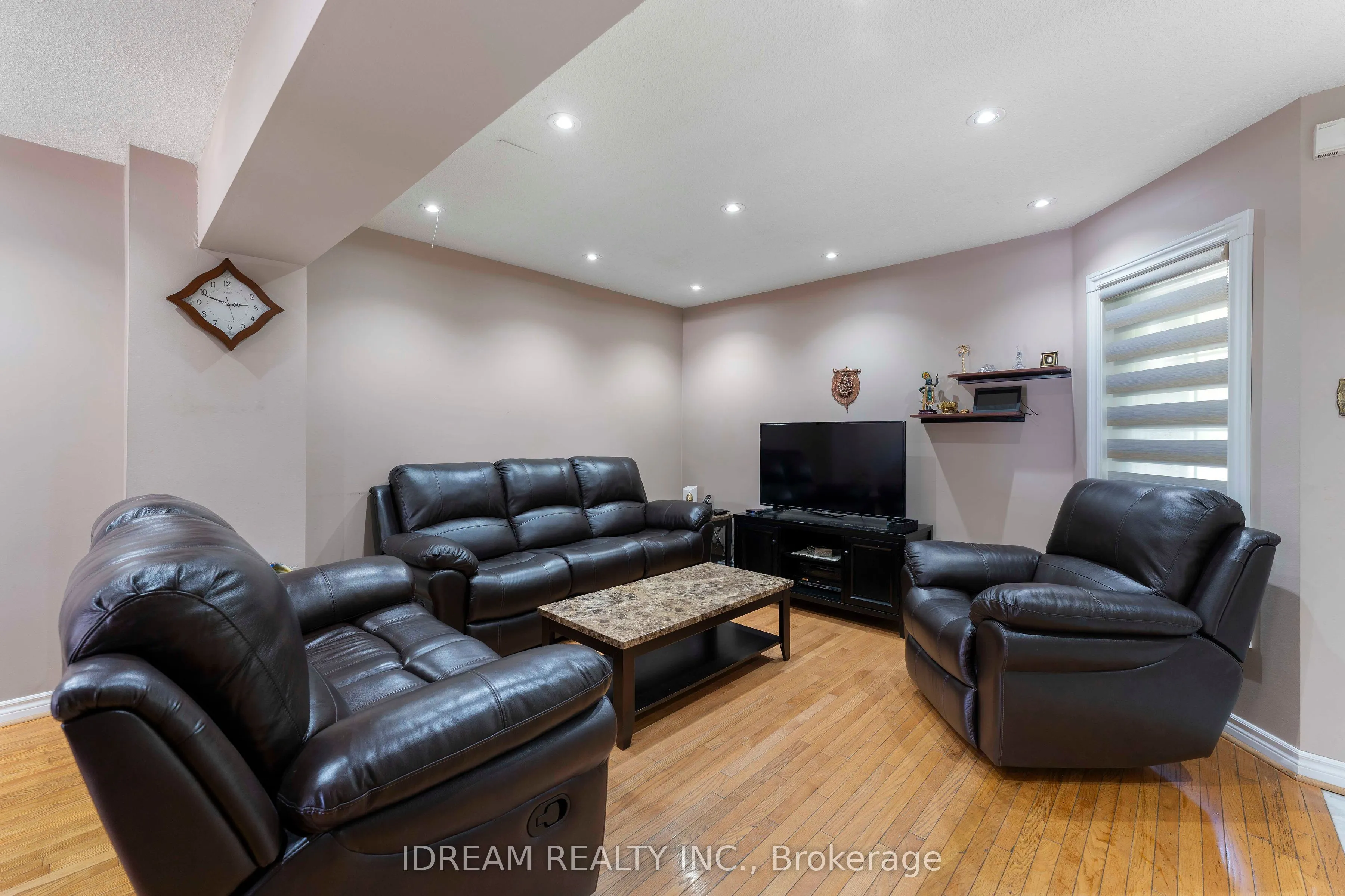 42 Mccleave Crescent