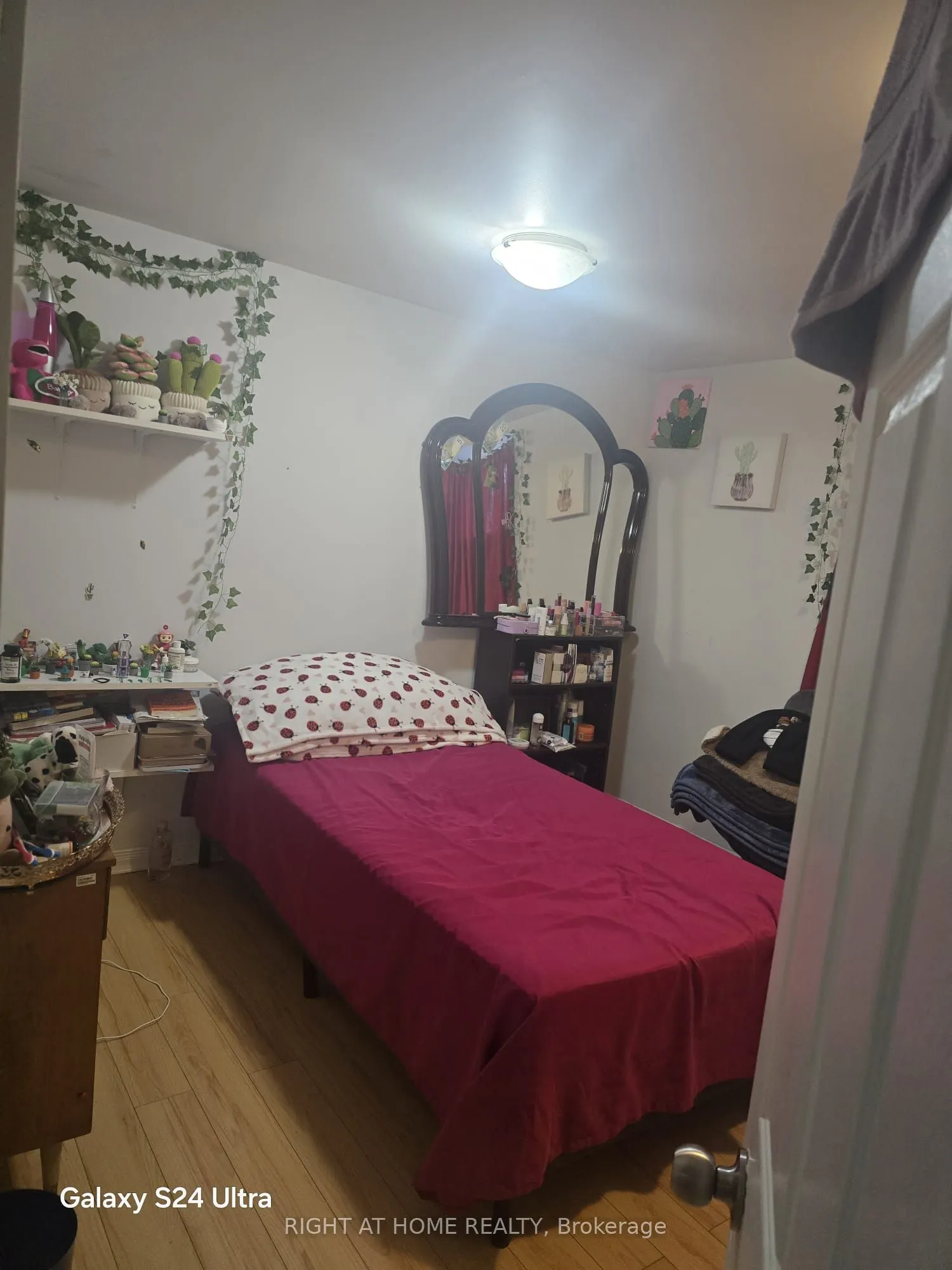 14 Tofield Crescent, #Lower/Basement