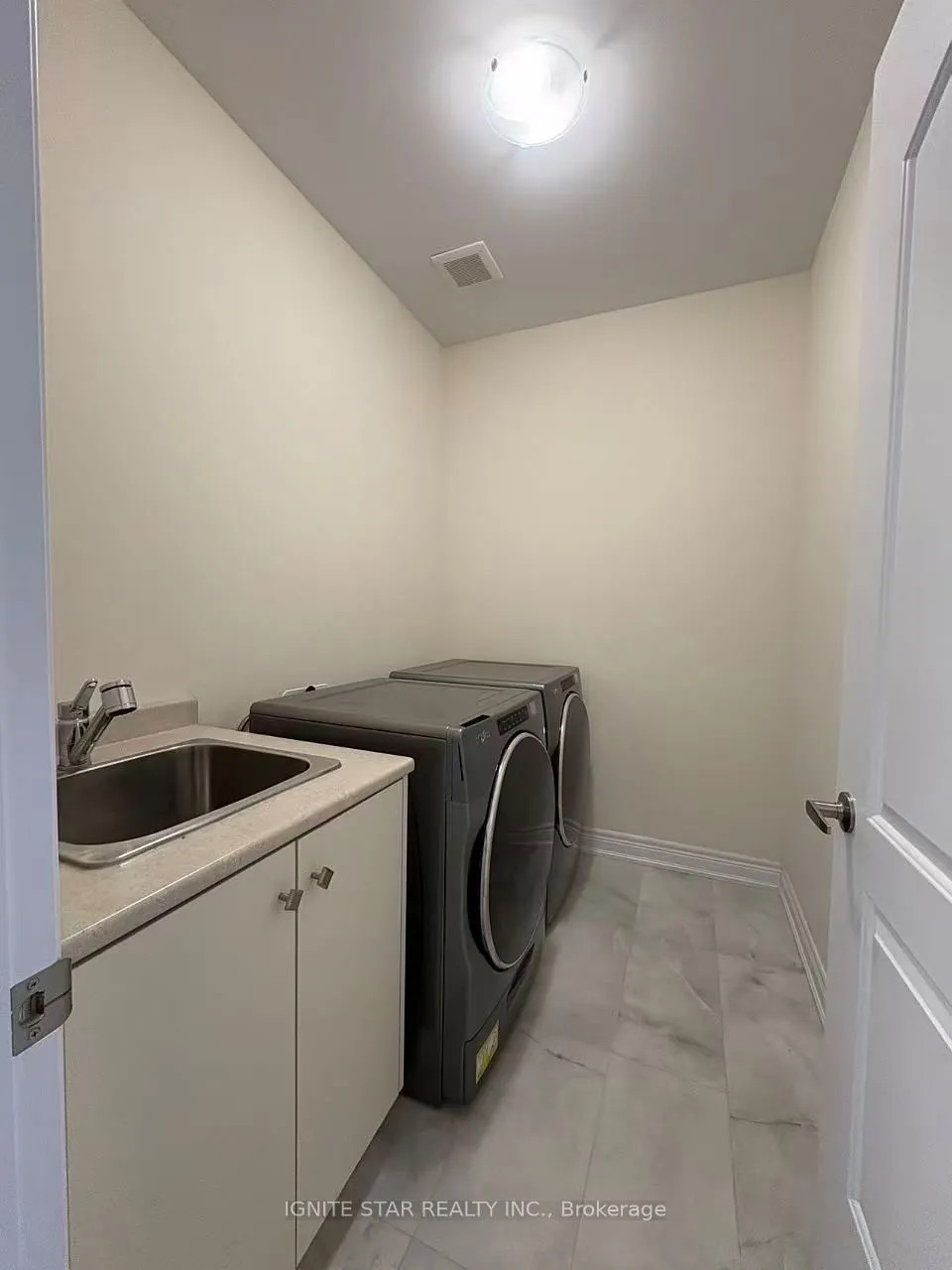 1264 Queens Plate Road