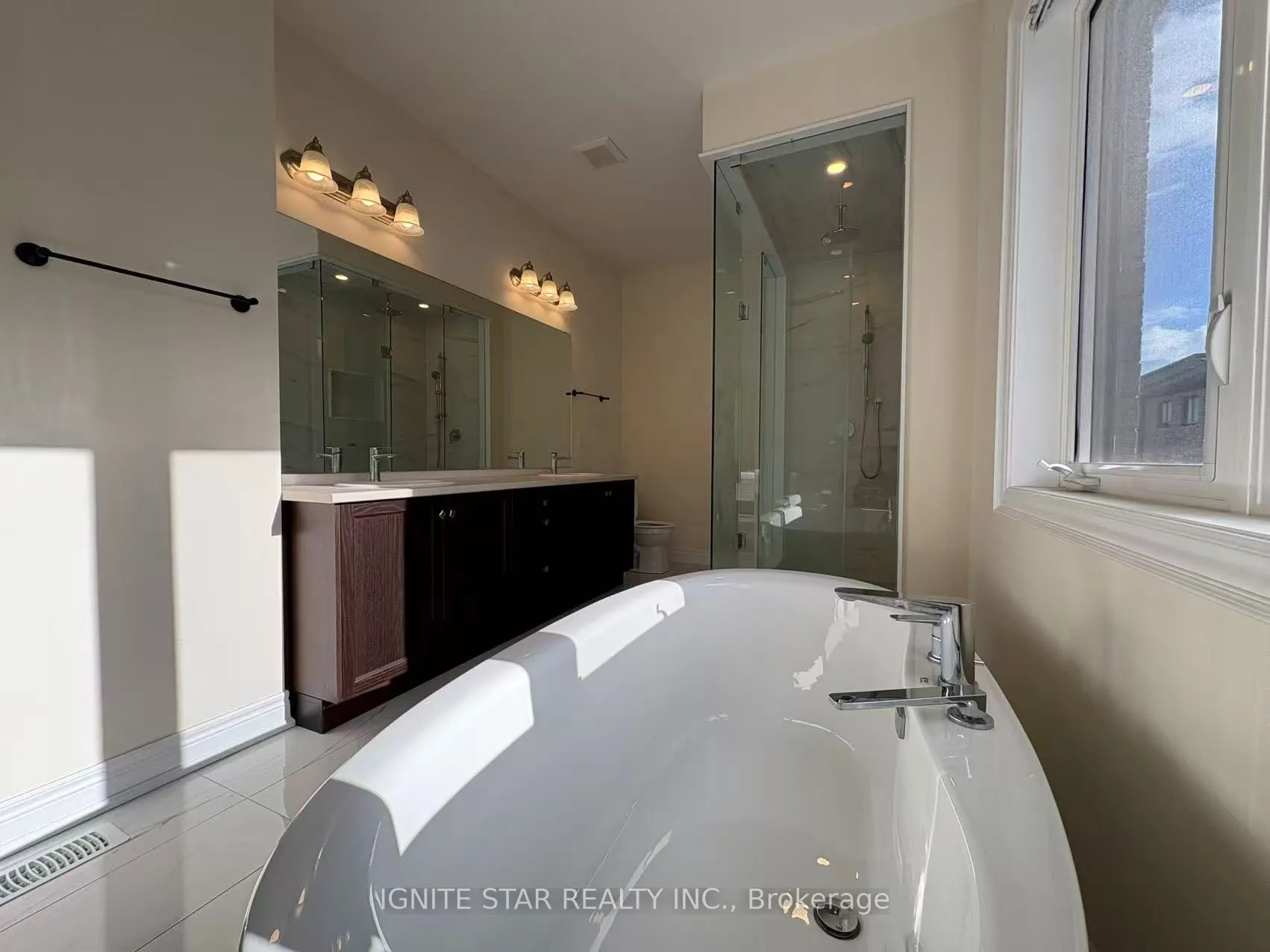 1264 Queens Plate Road