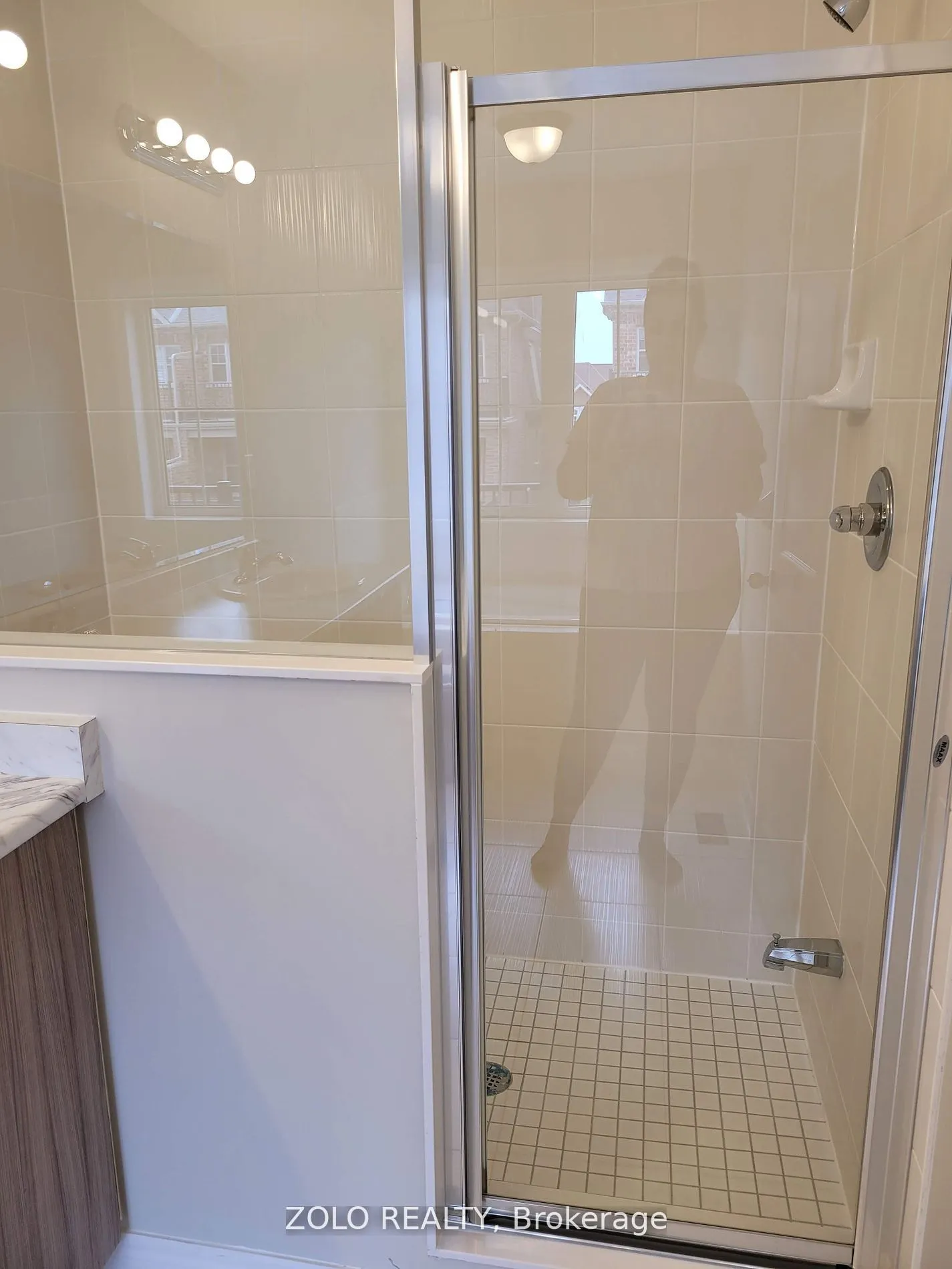 28 Remembrance Road S