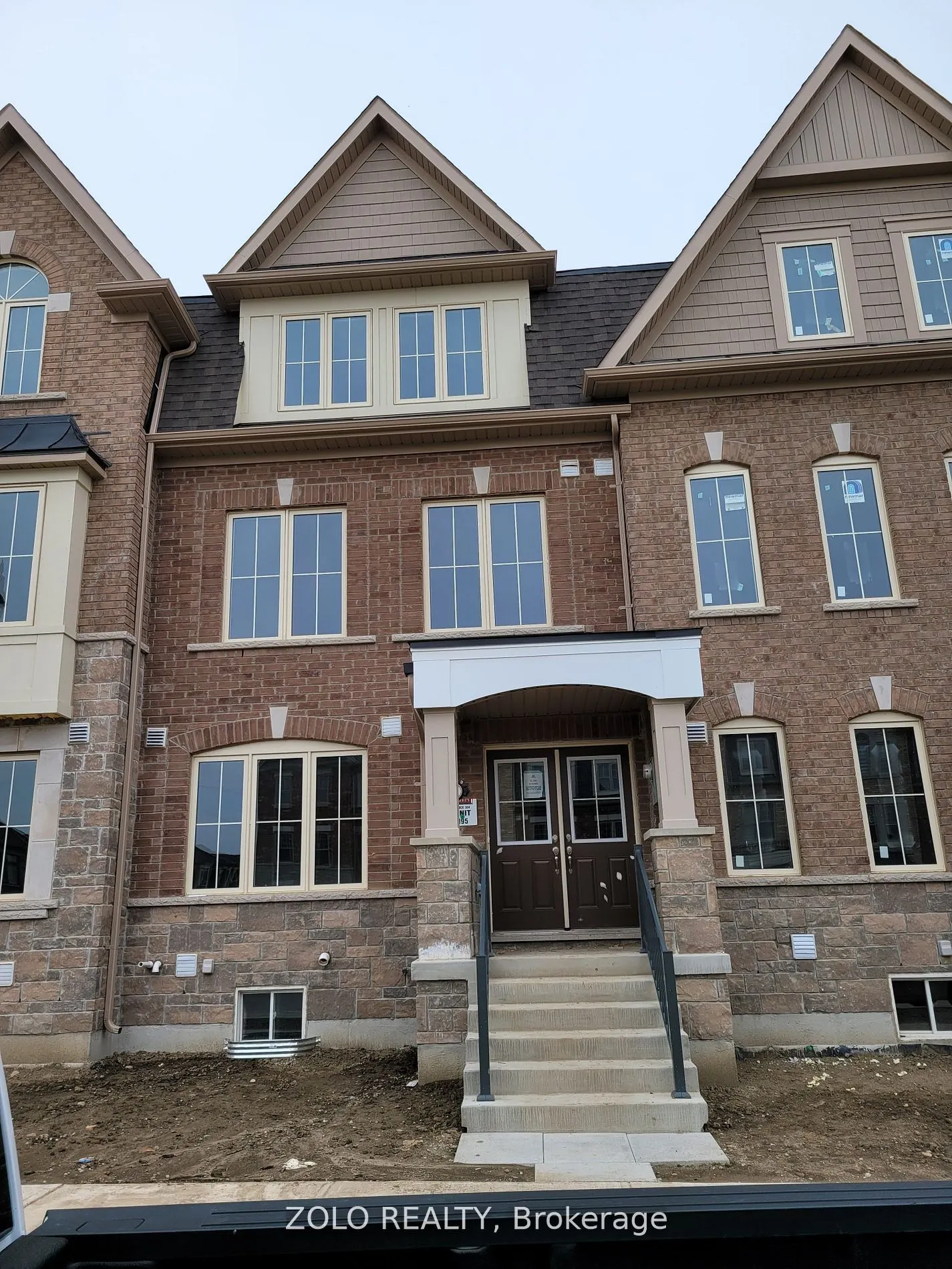 28 Remembrance Road S