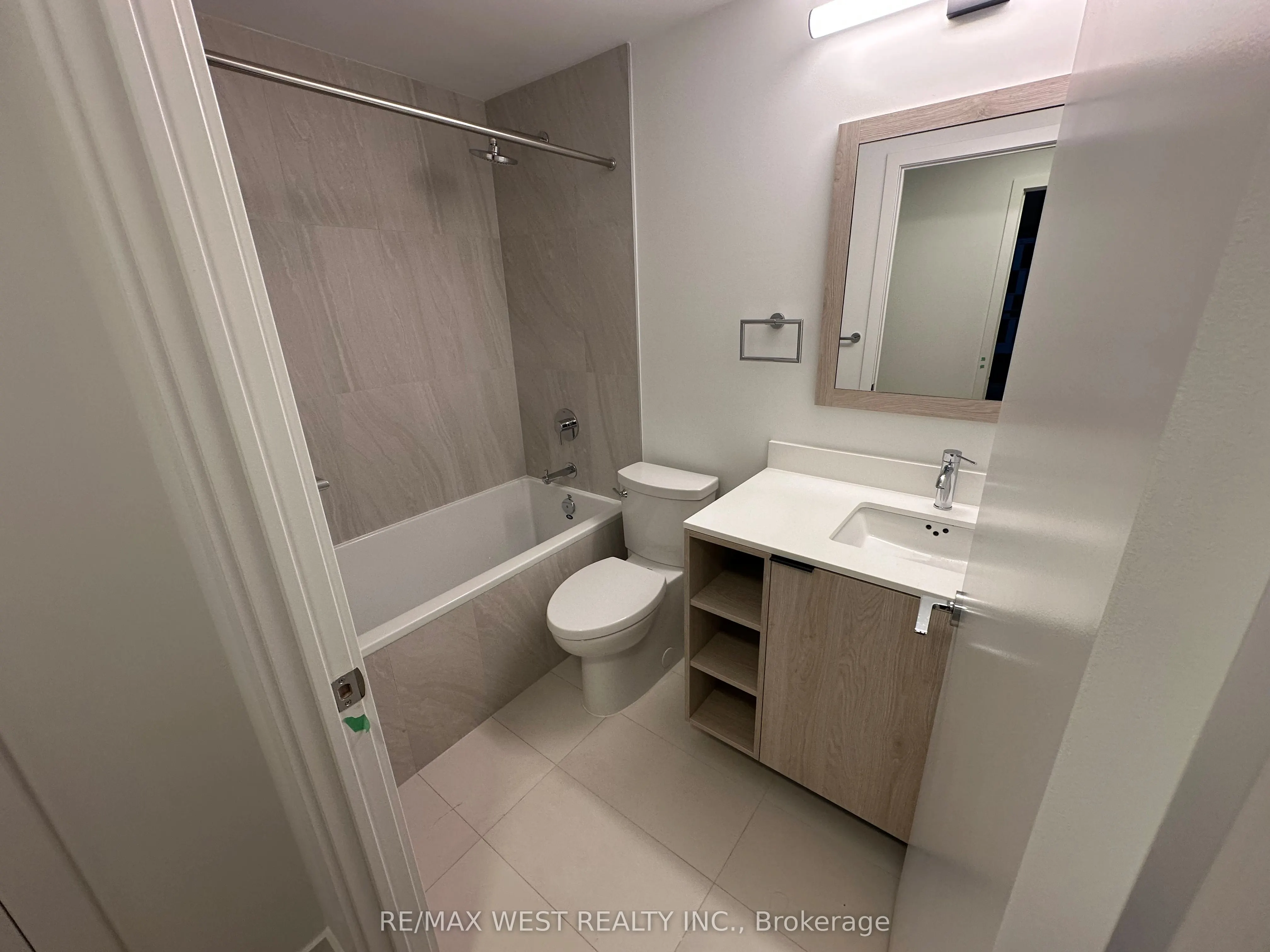 1007 The Queensway Avenue, #429