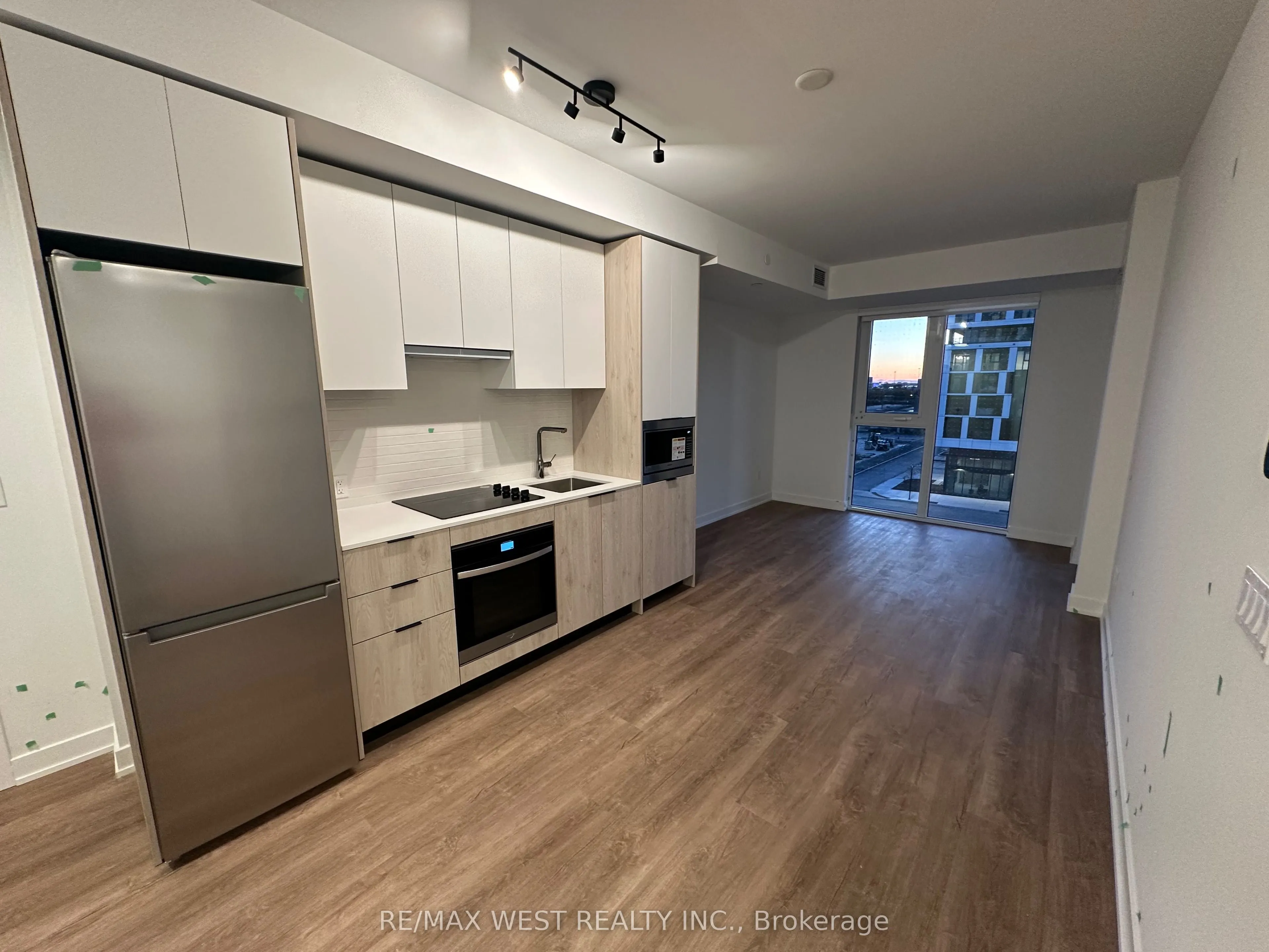 1007 The Queensway Avenue, #429