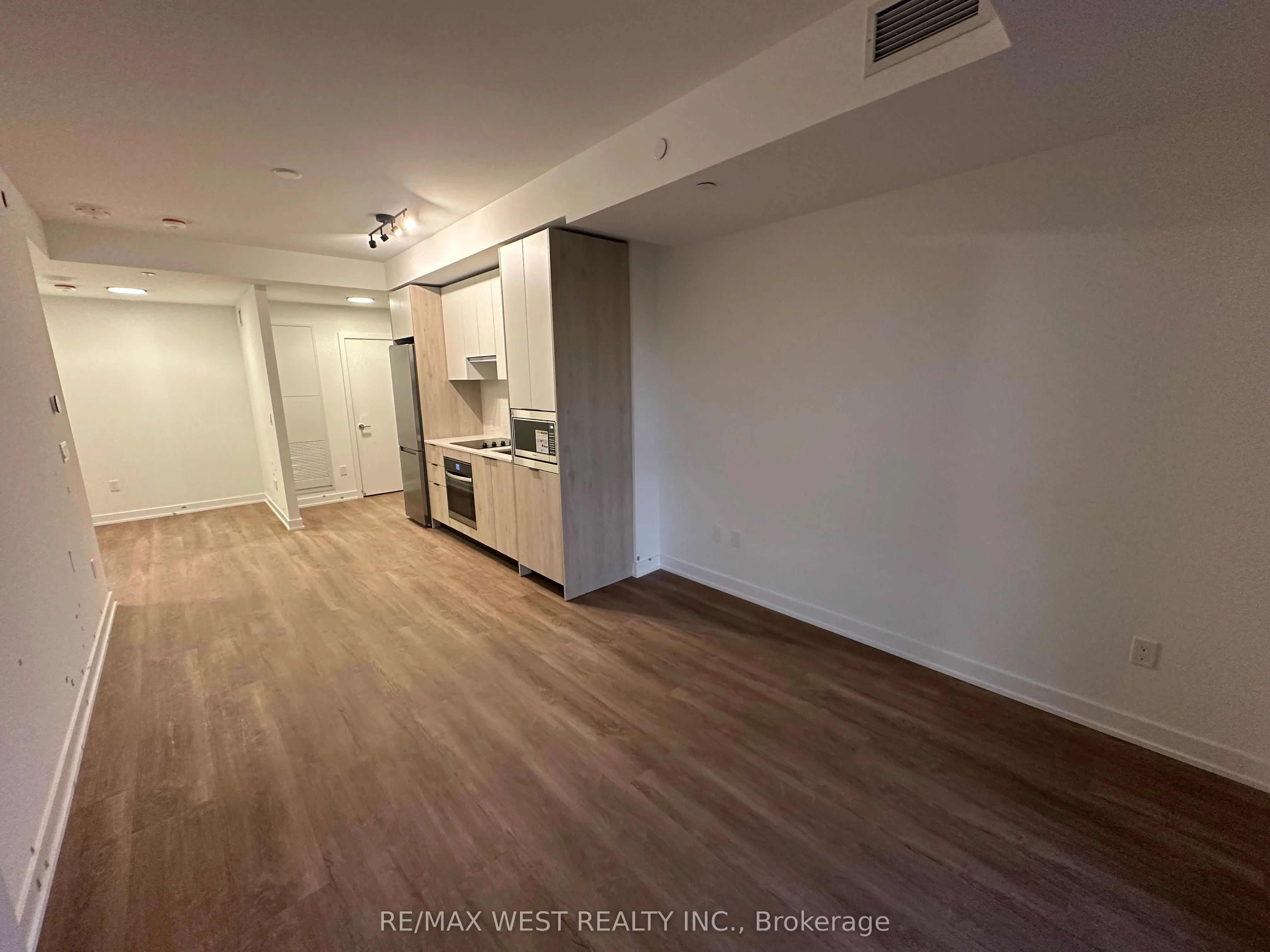 1007 The Queensway Avenue, #429