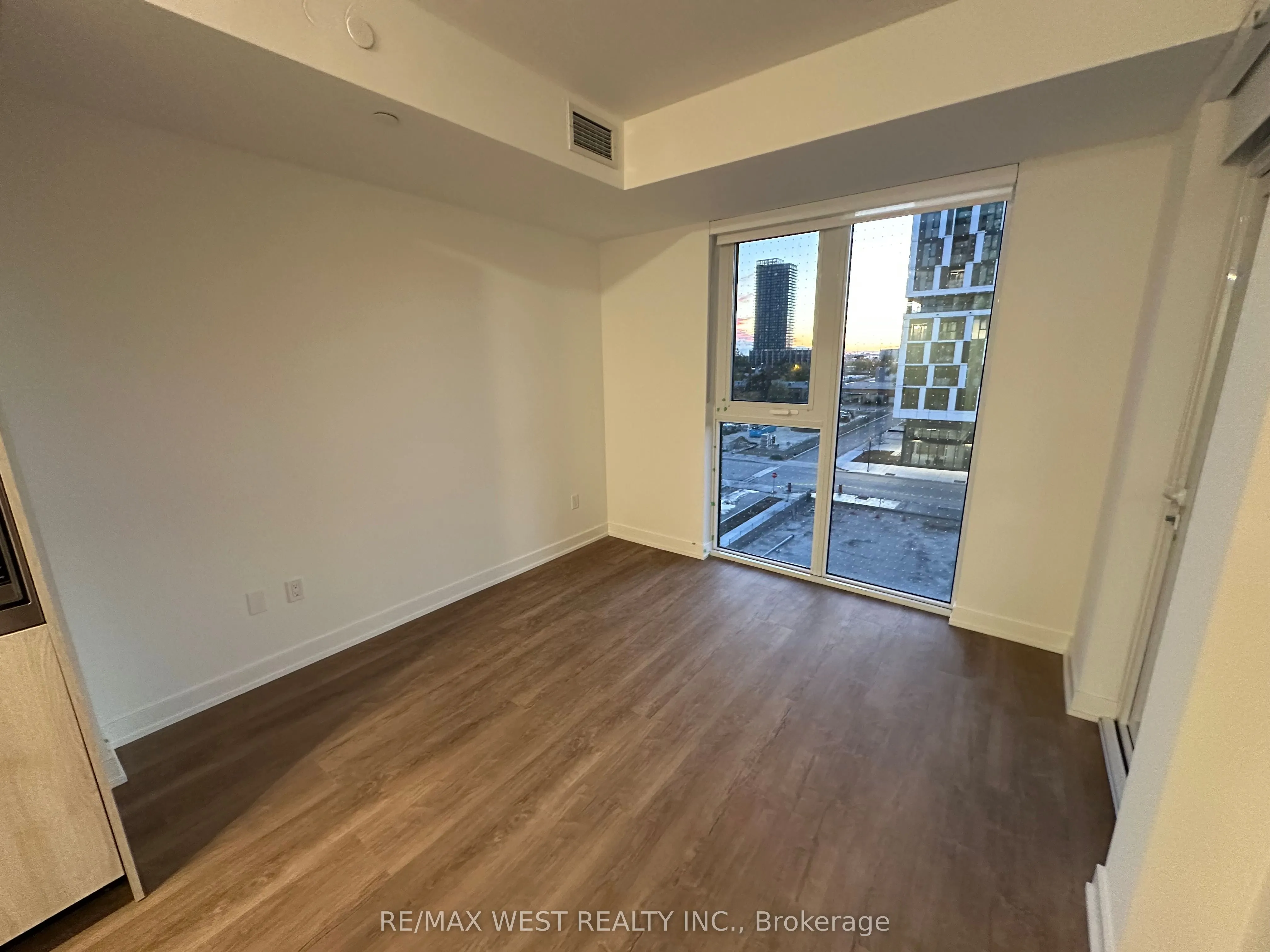 1007 The Queensway Avenue, #429