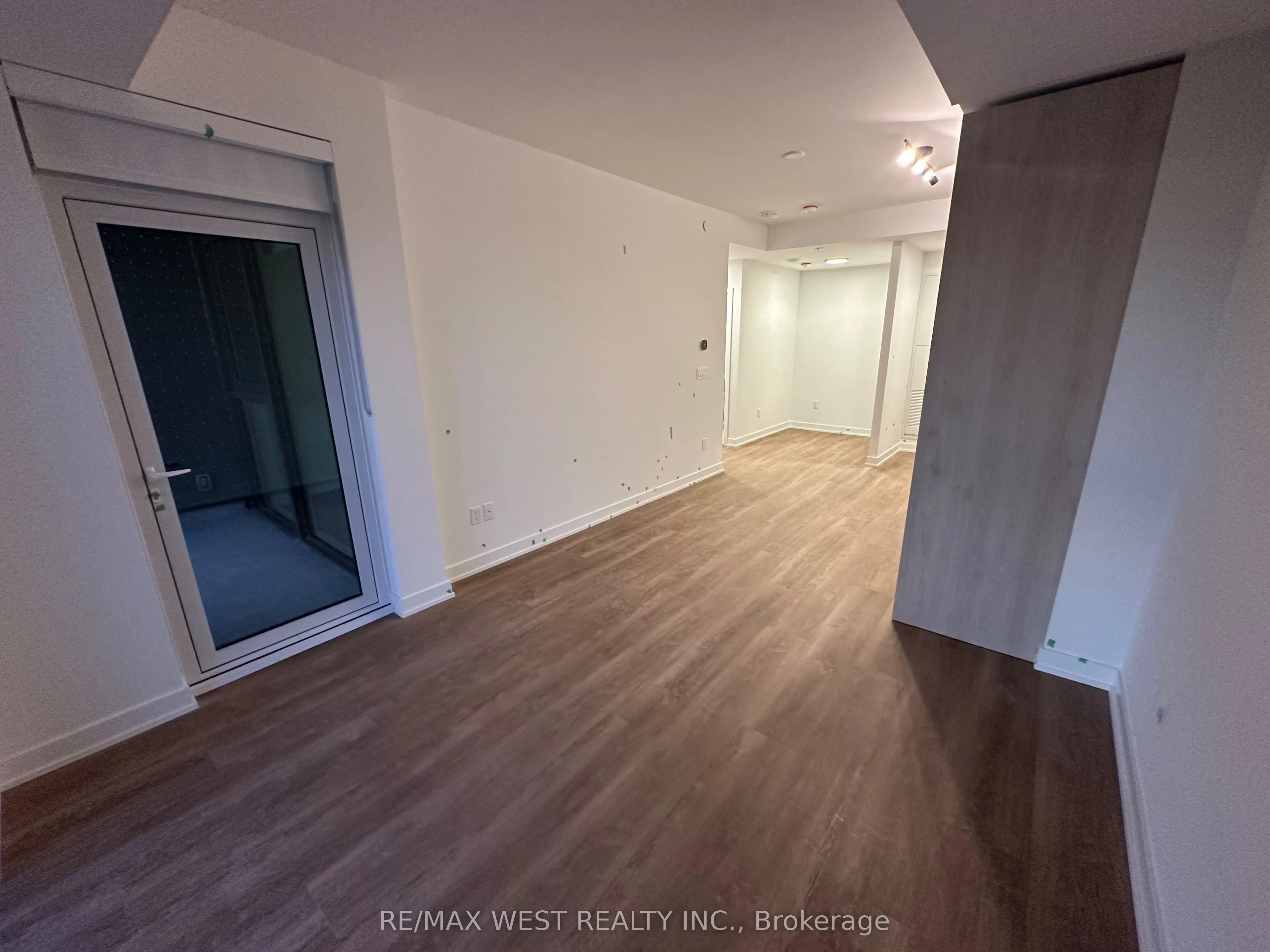 1007 The Queensway Avenue, #429