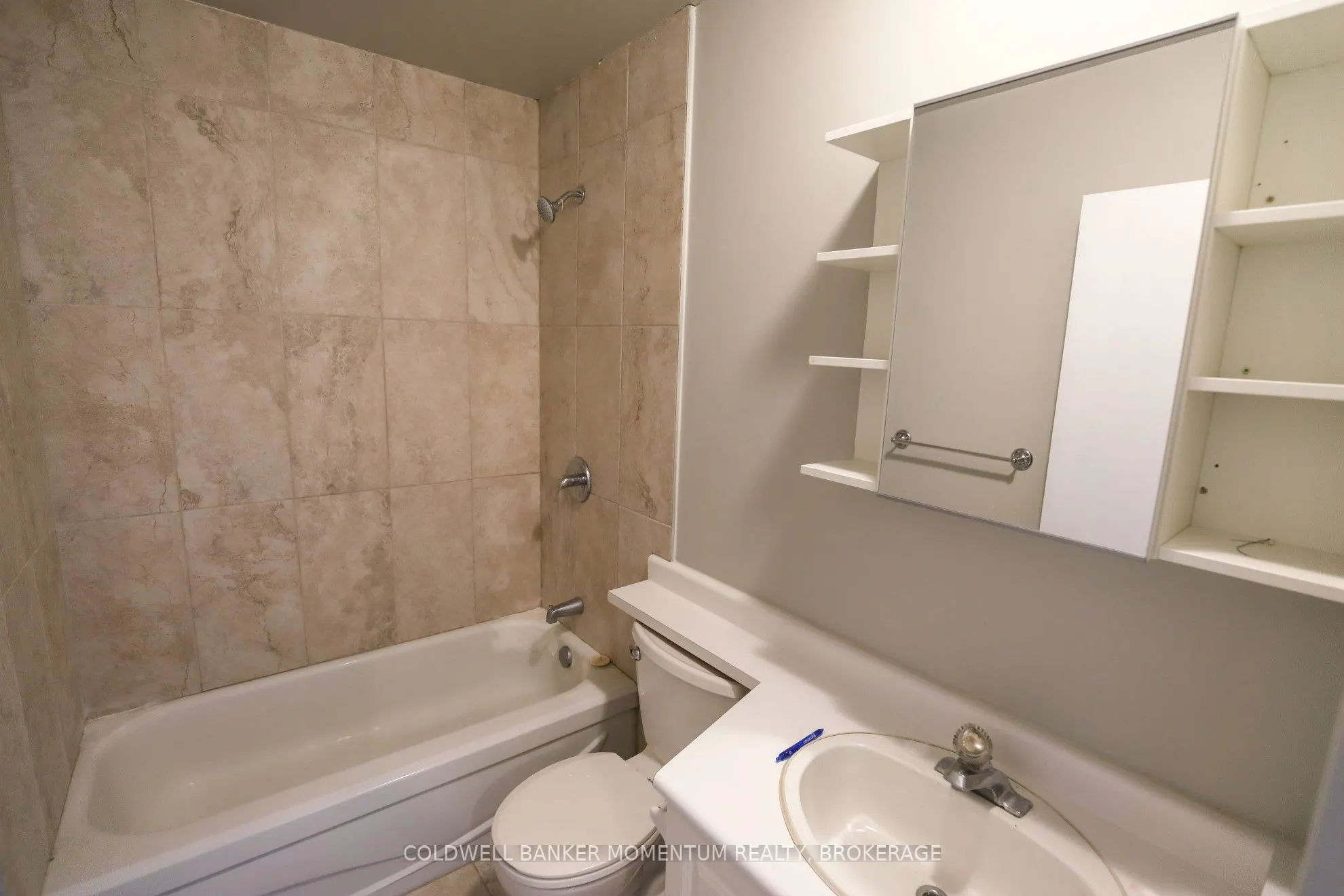 3352 Lake Shore Boulevard W