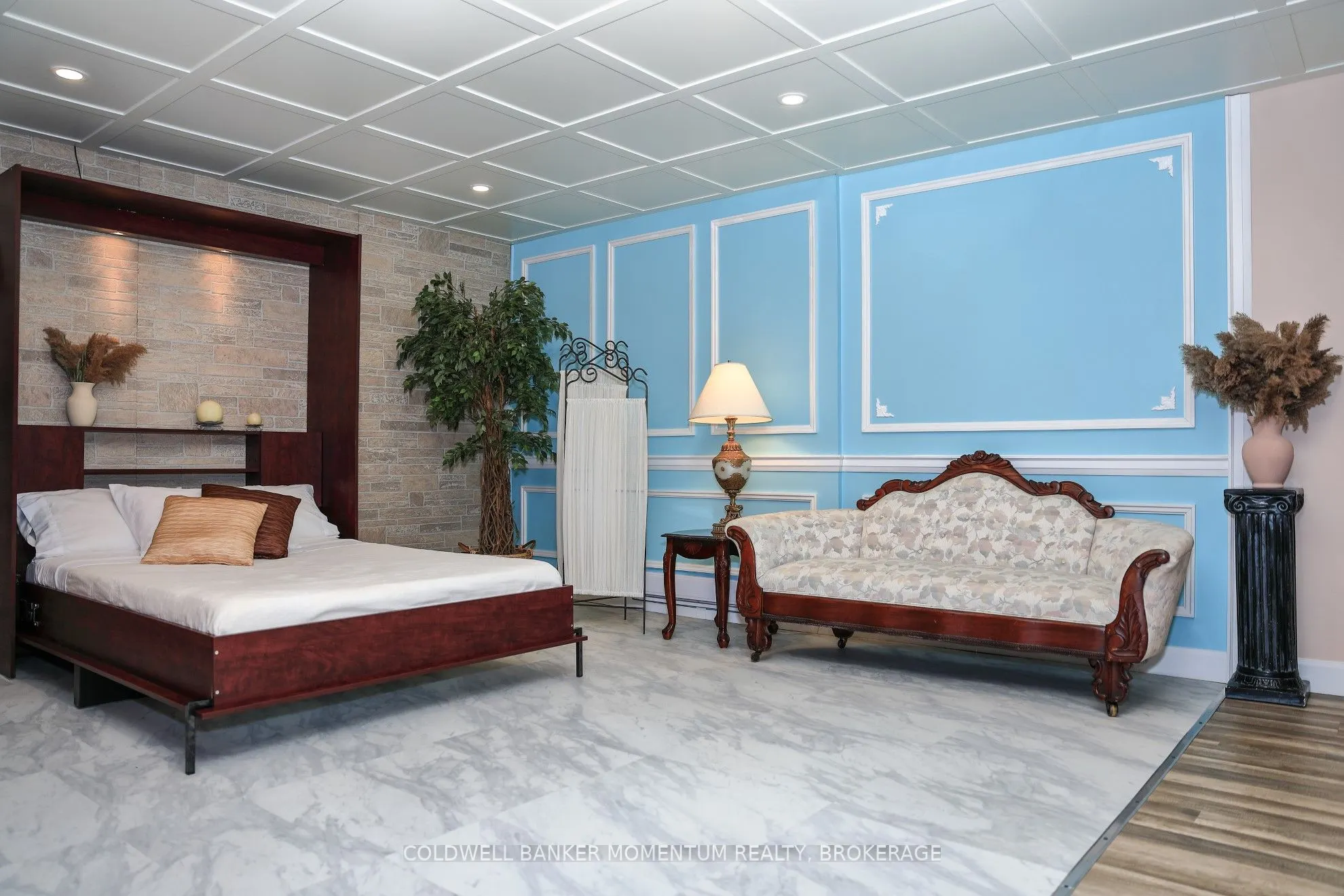 3352 Lake Shore Boulevard W