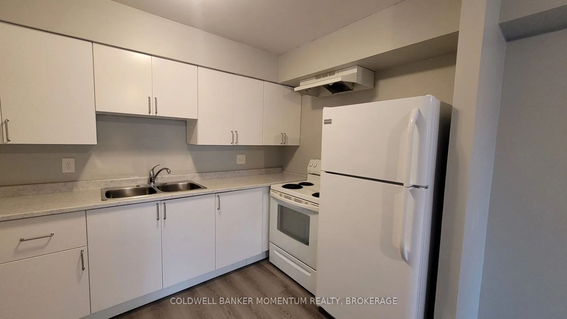 3352 Lake Shore Boulevard W