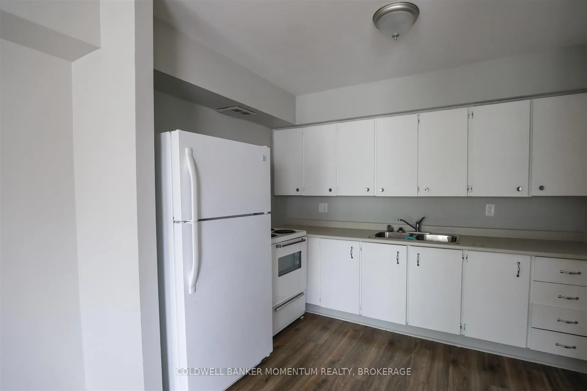 3352 Lake Shore Boulevard W