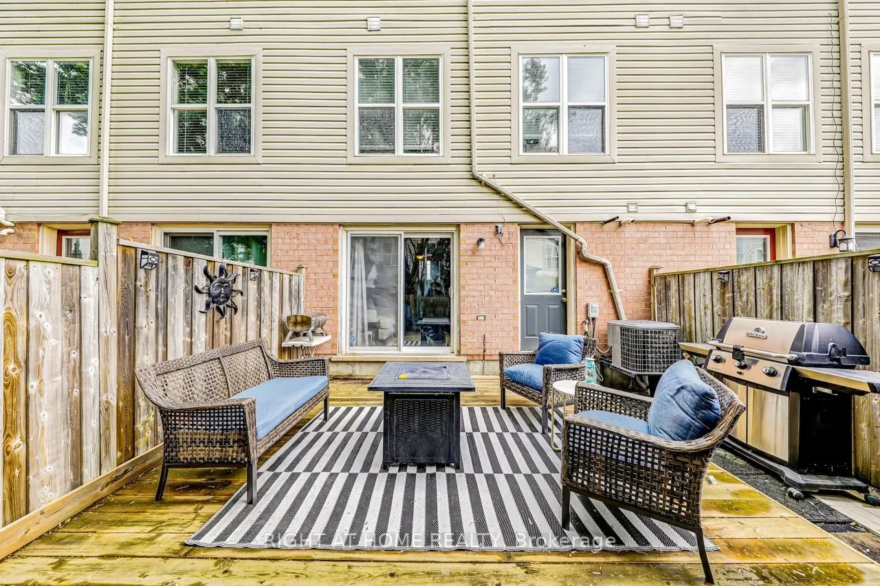 23 Seed House Lane W