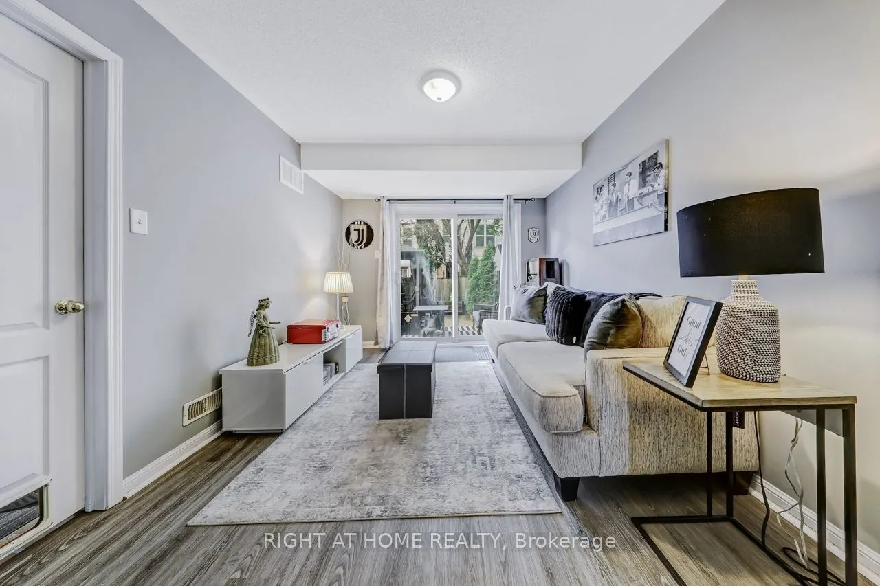 23 Seed House Lane W