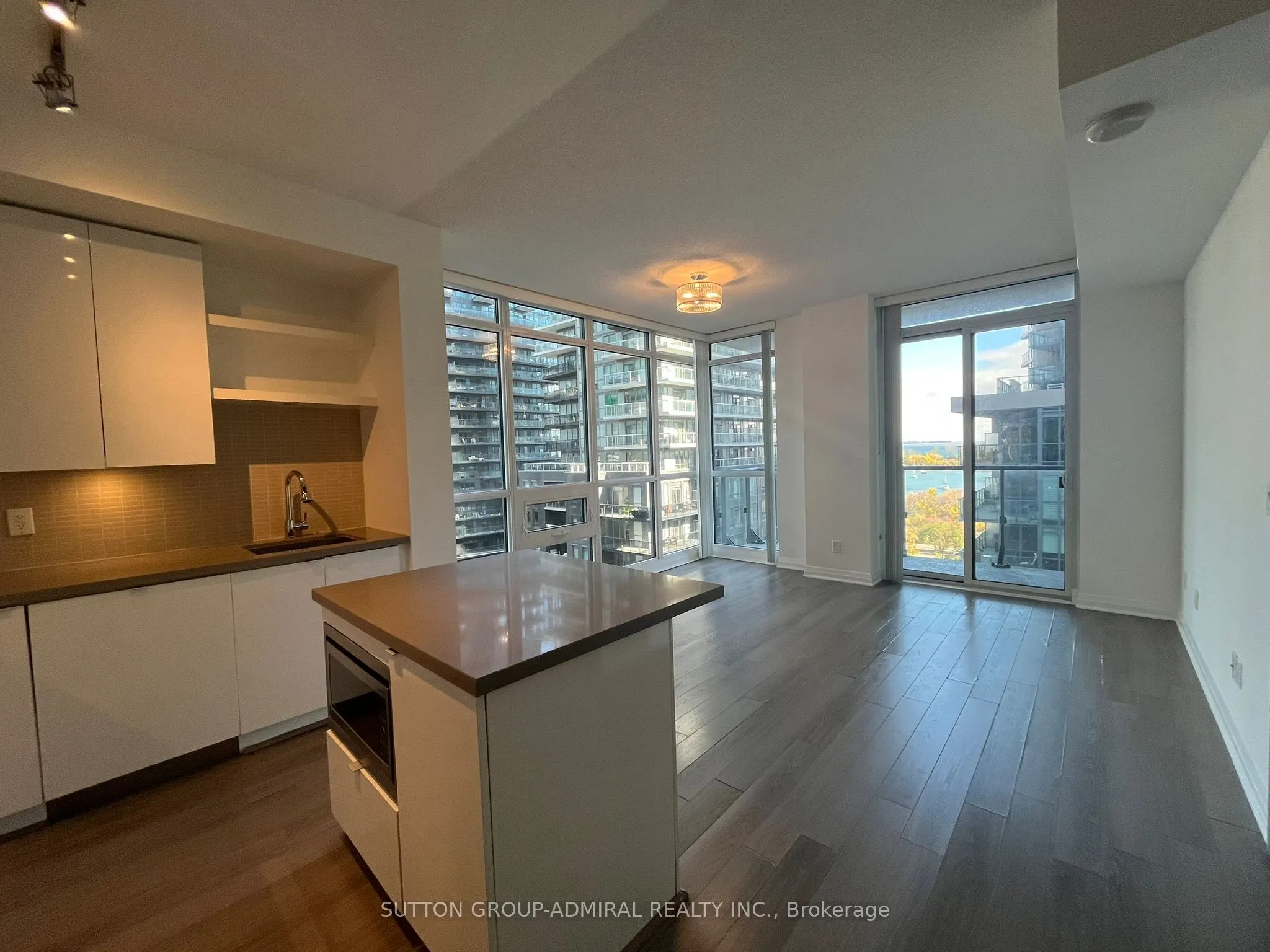 60 Annie Craig Drive, #712