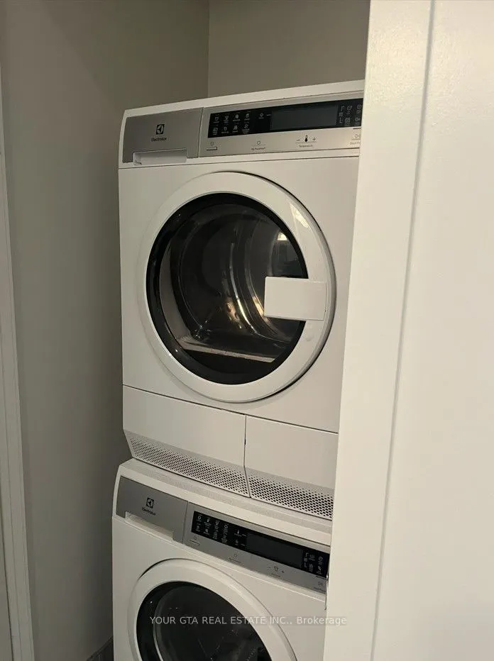 2212 Lake Shore Blvd W Boulevard, #PH05