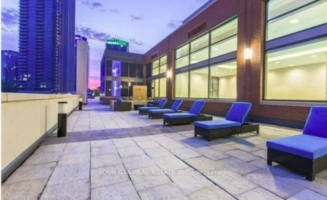 2212 Lake Shore Blvd W Boulevard, #PH05