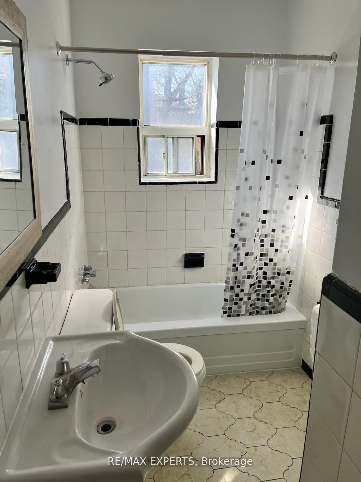 3261A Lake Shore Boulevard W, #102