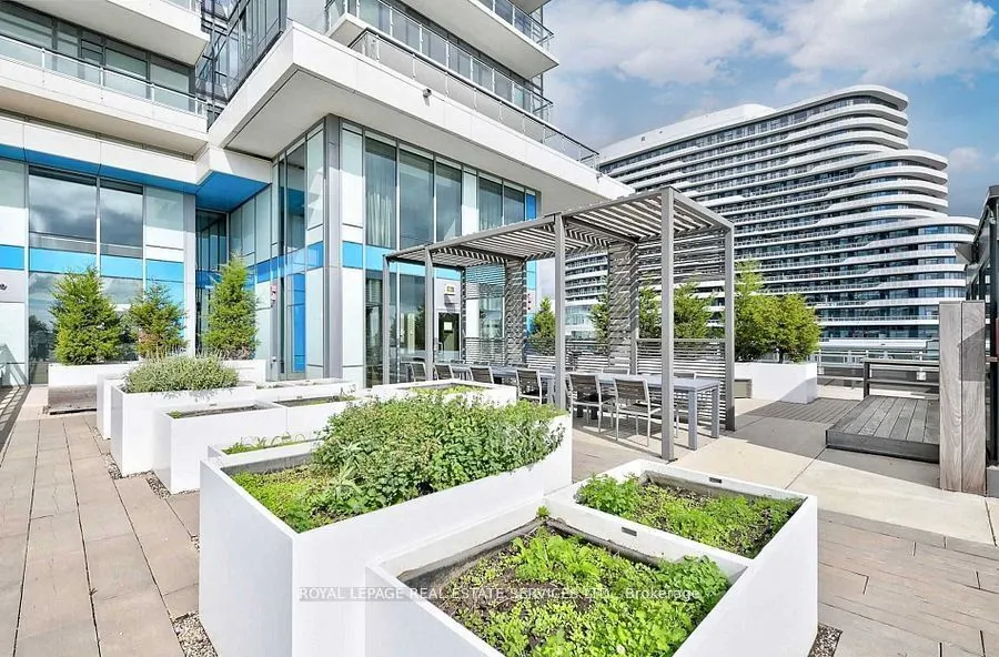 2560 Eglinton Avenue W, #1008