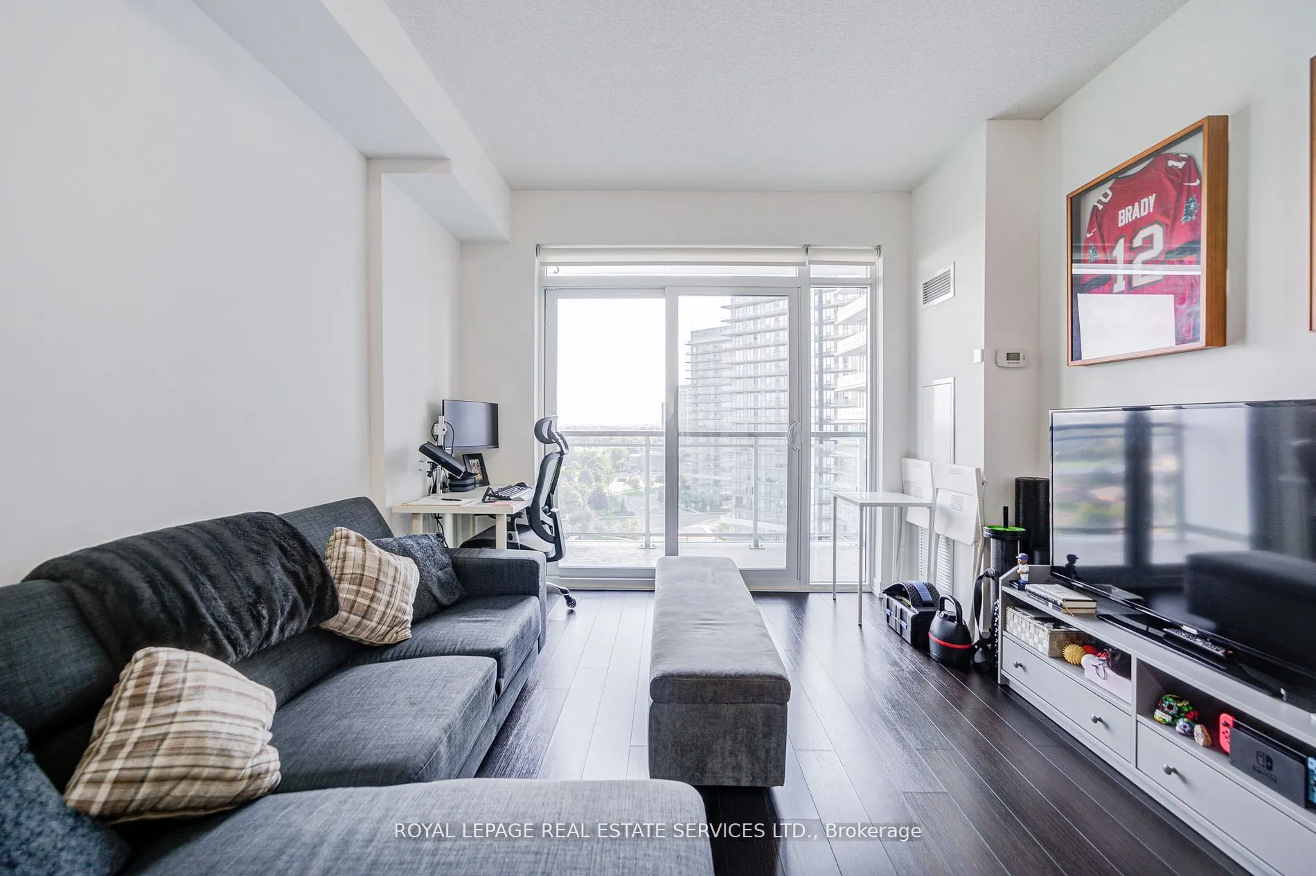 2560 Eglinton Avenue W, #1008