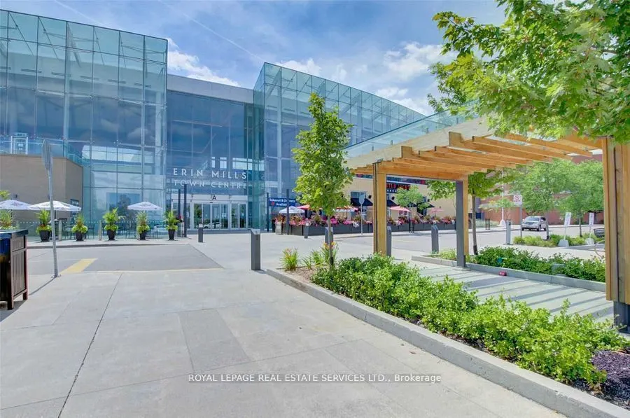 2560 Eglinton Avenue W, #1008