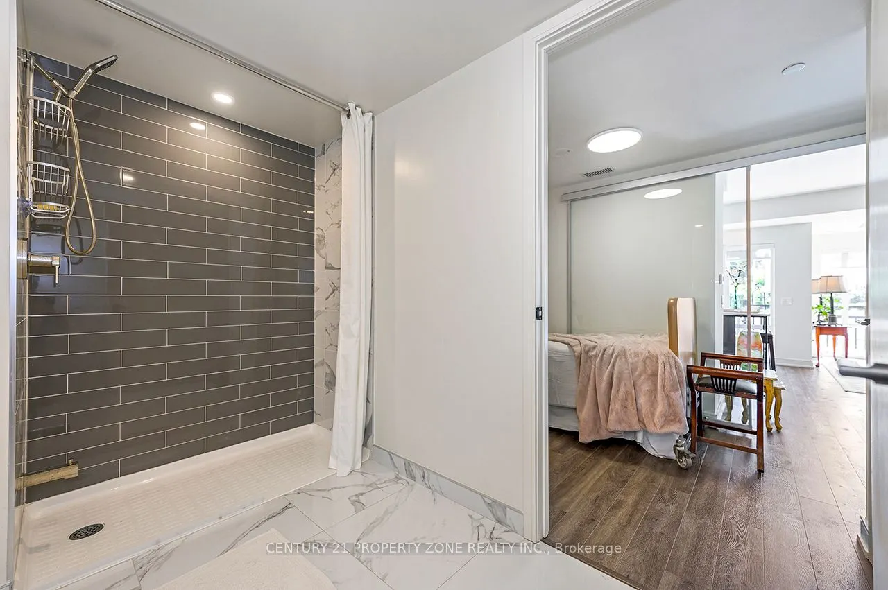 8010 Derry Road W, #TH 105