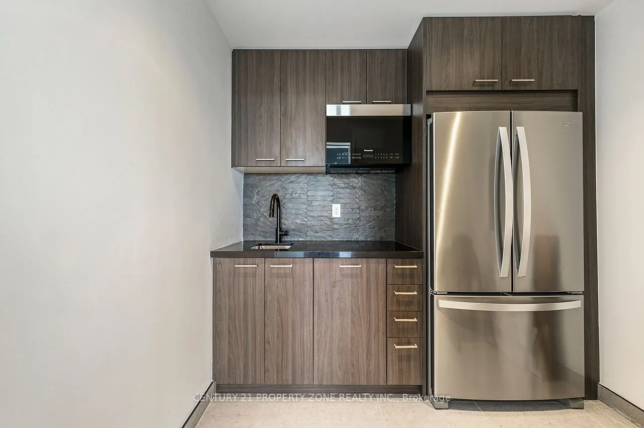 8010 Derry Road W, #TH 105