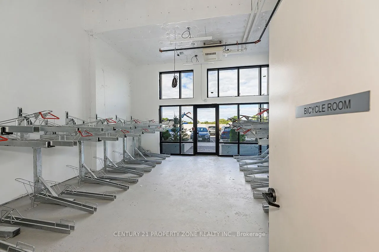 8010 Derry Road W, #TH 105