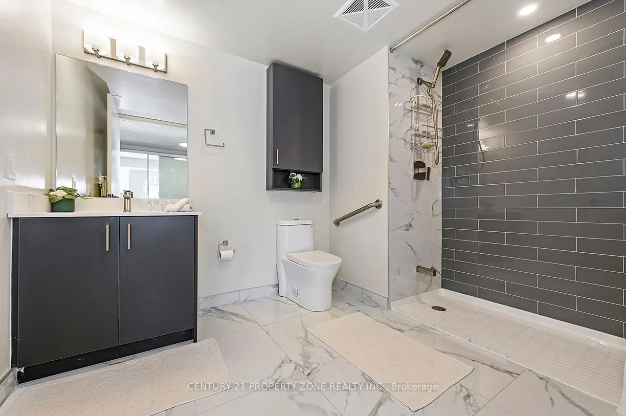 8010 Derry Road W, #TH 105