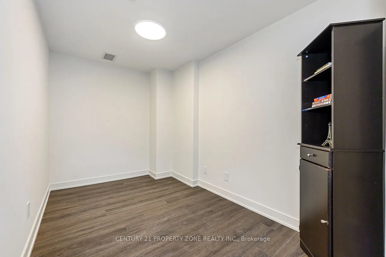 8010 Derry Road W, #TH 105