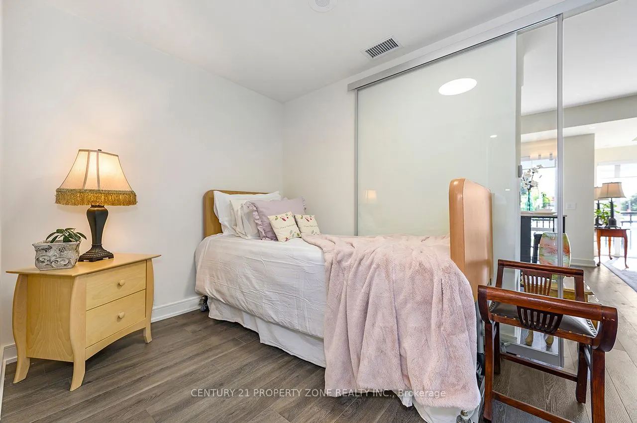 8010 Derry Road W, #TH 105