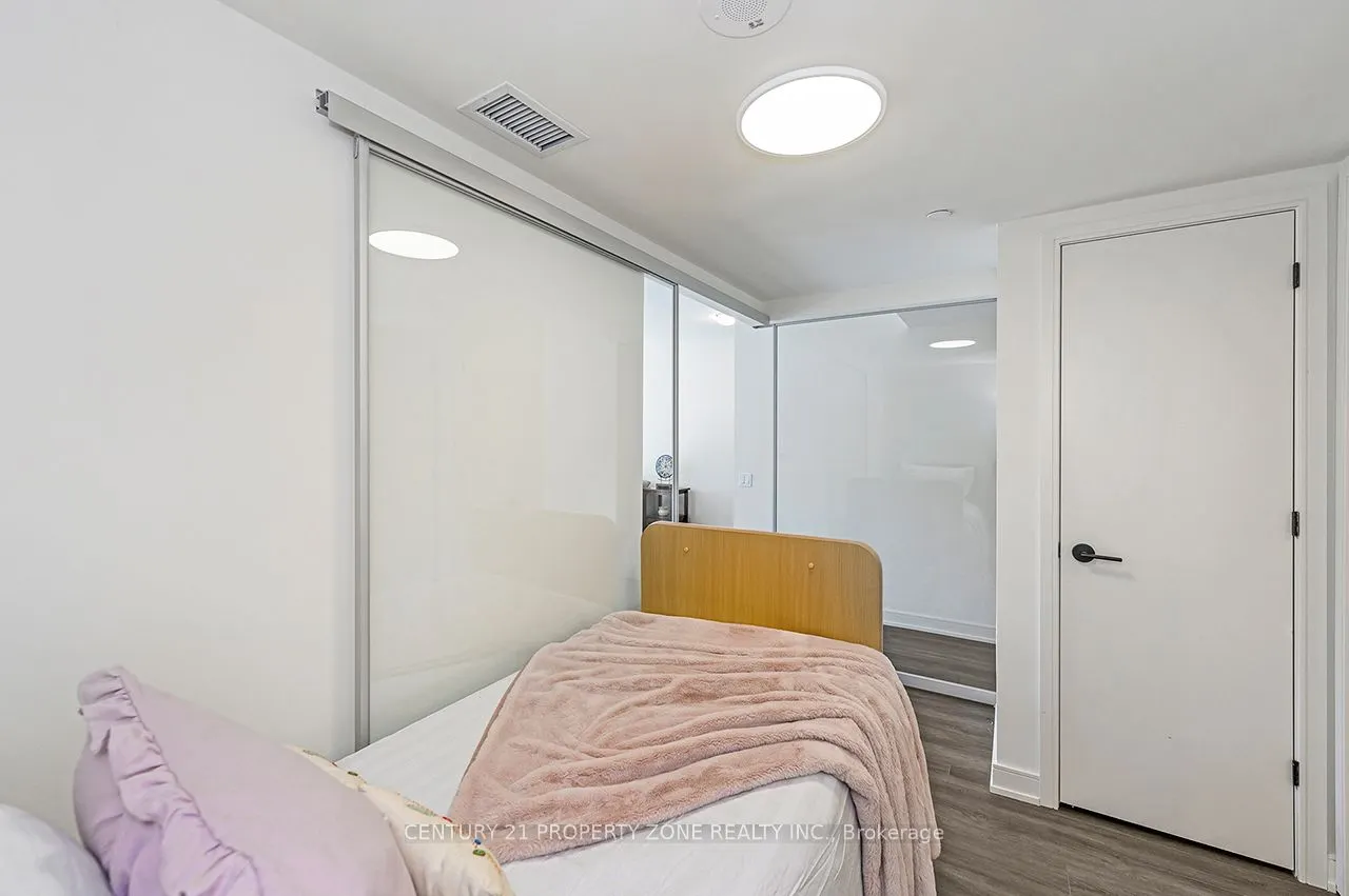 8010 Derry Road W, #TH 105