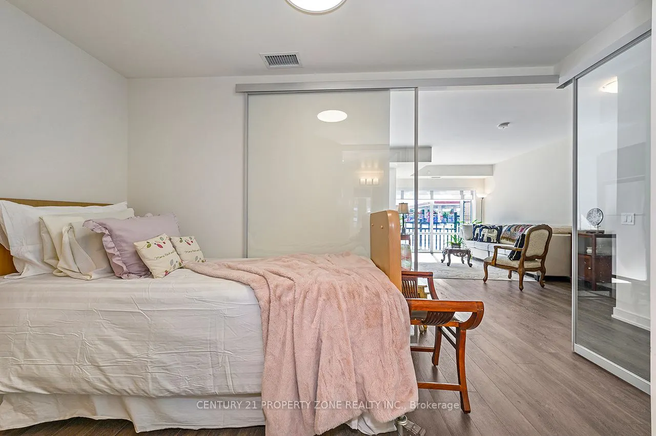 8010 Derry Road W, #TH 105