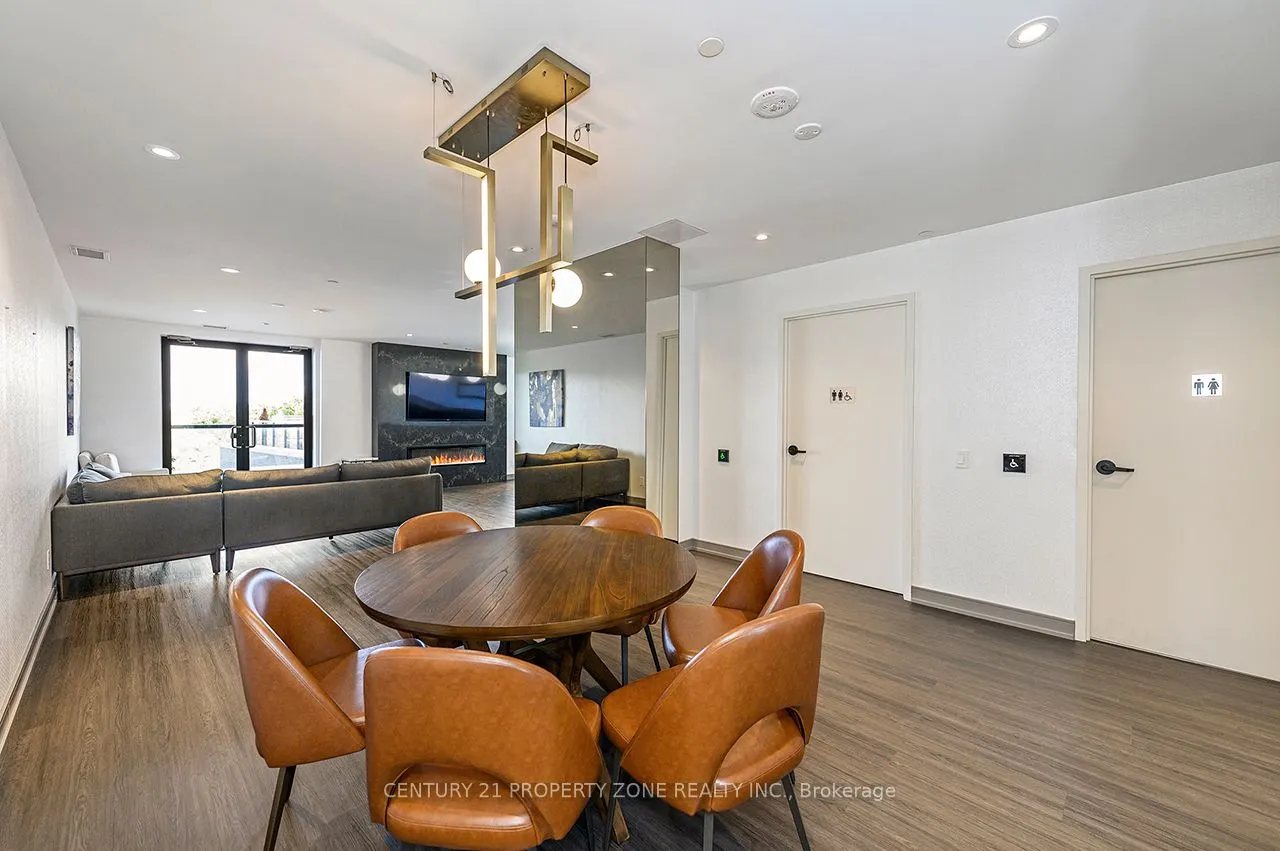 8010 Derry Road W, #TH 105