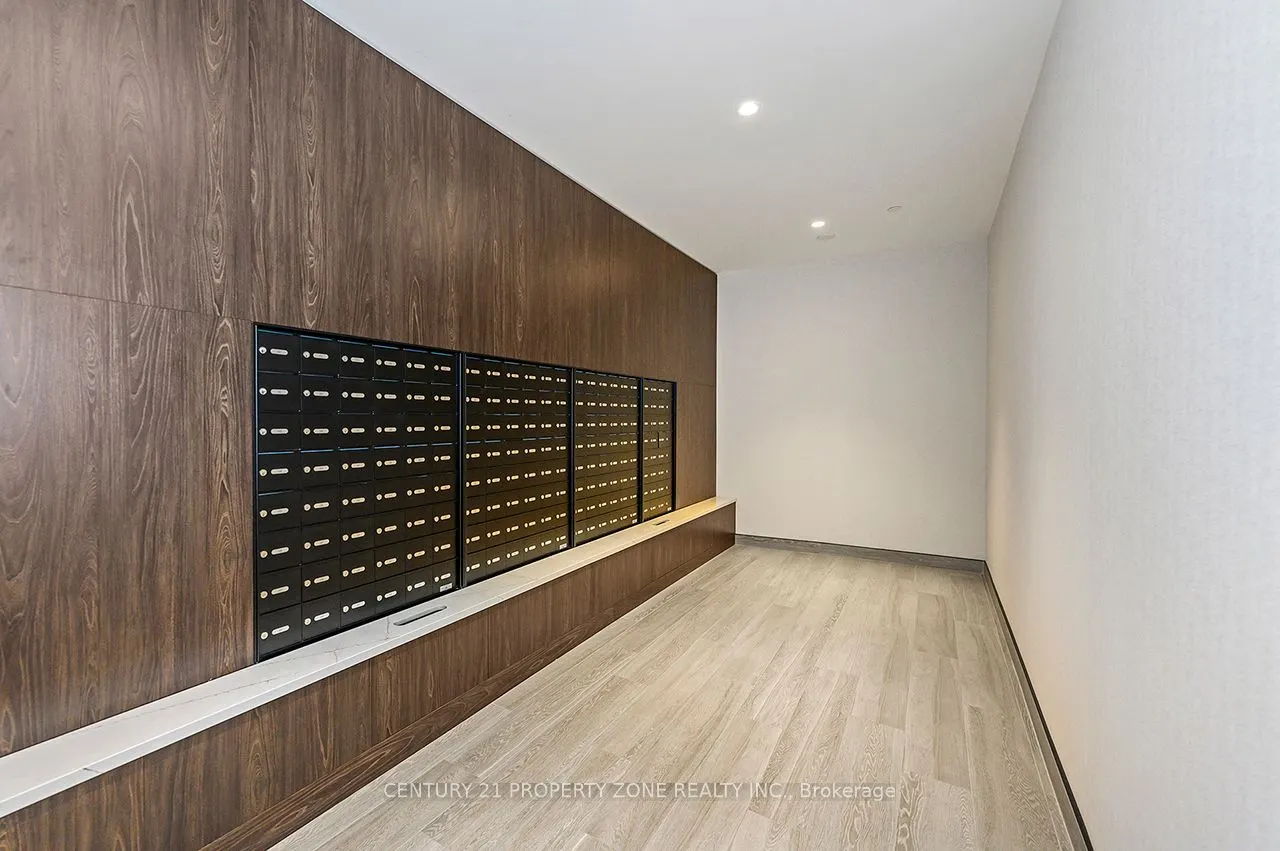 8010 Derry Road W, #TH 105