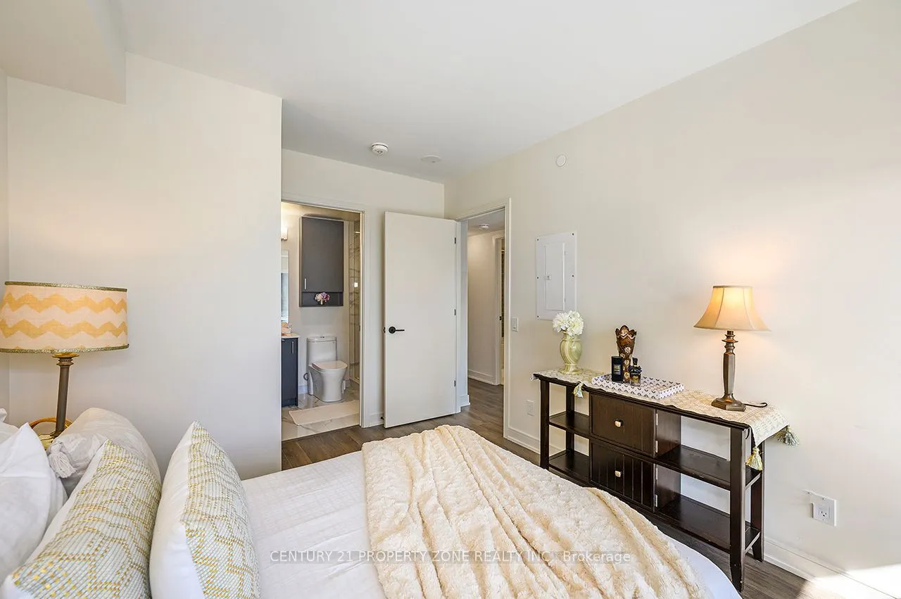 8010 Derry Road W, #TH 105