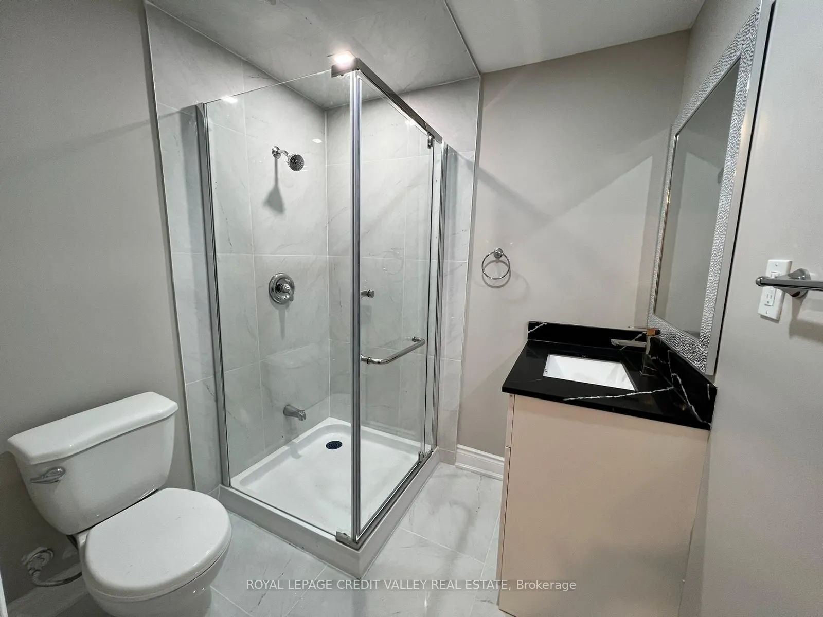 62 Eagleridge Drive E