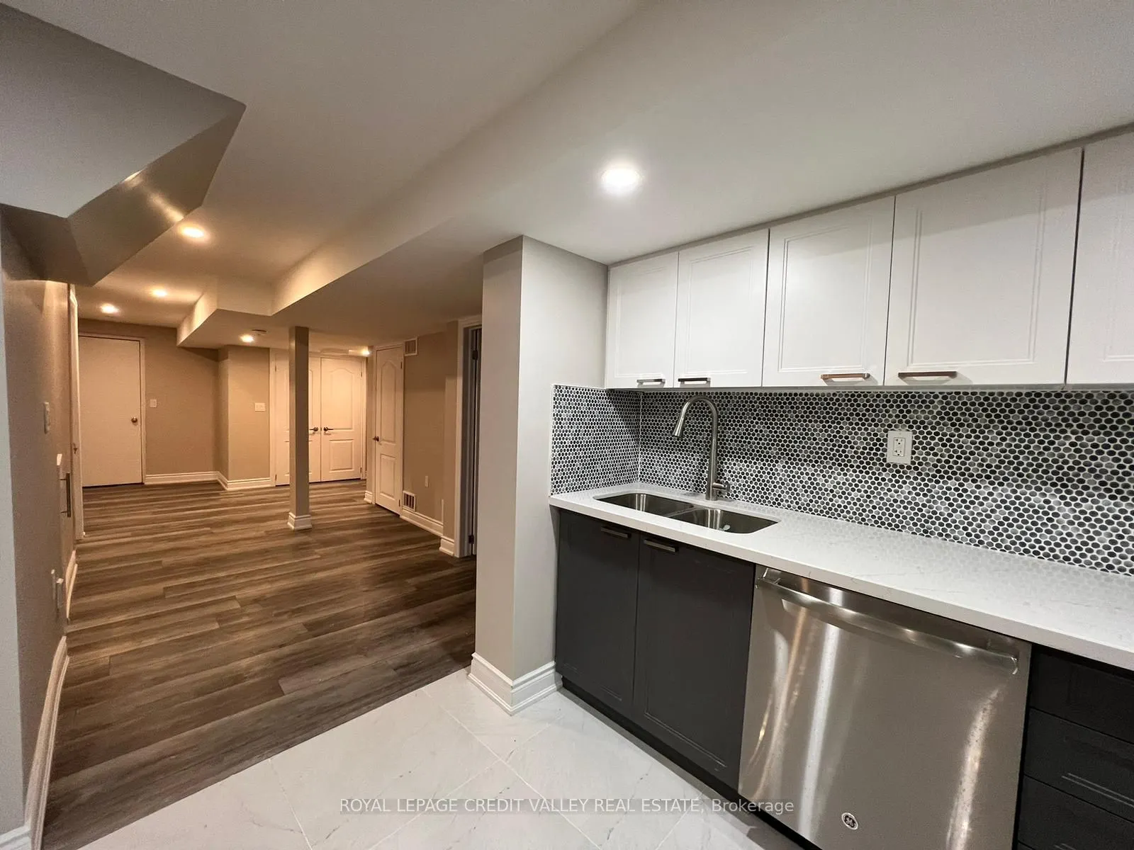 62 Eagleridge Drive E