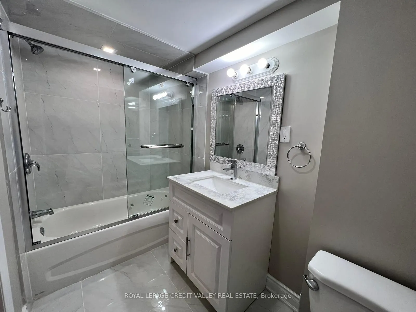 62 Eagleridge Drive E