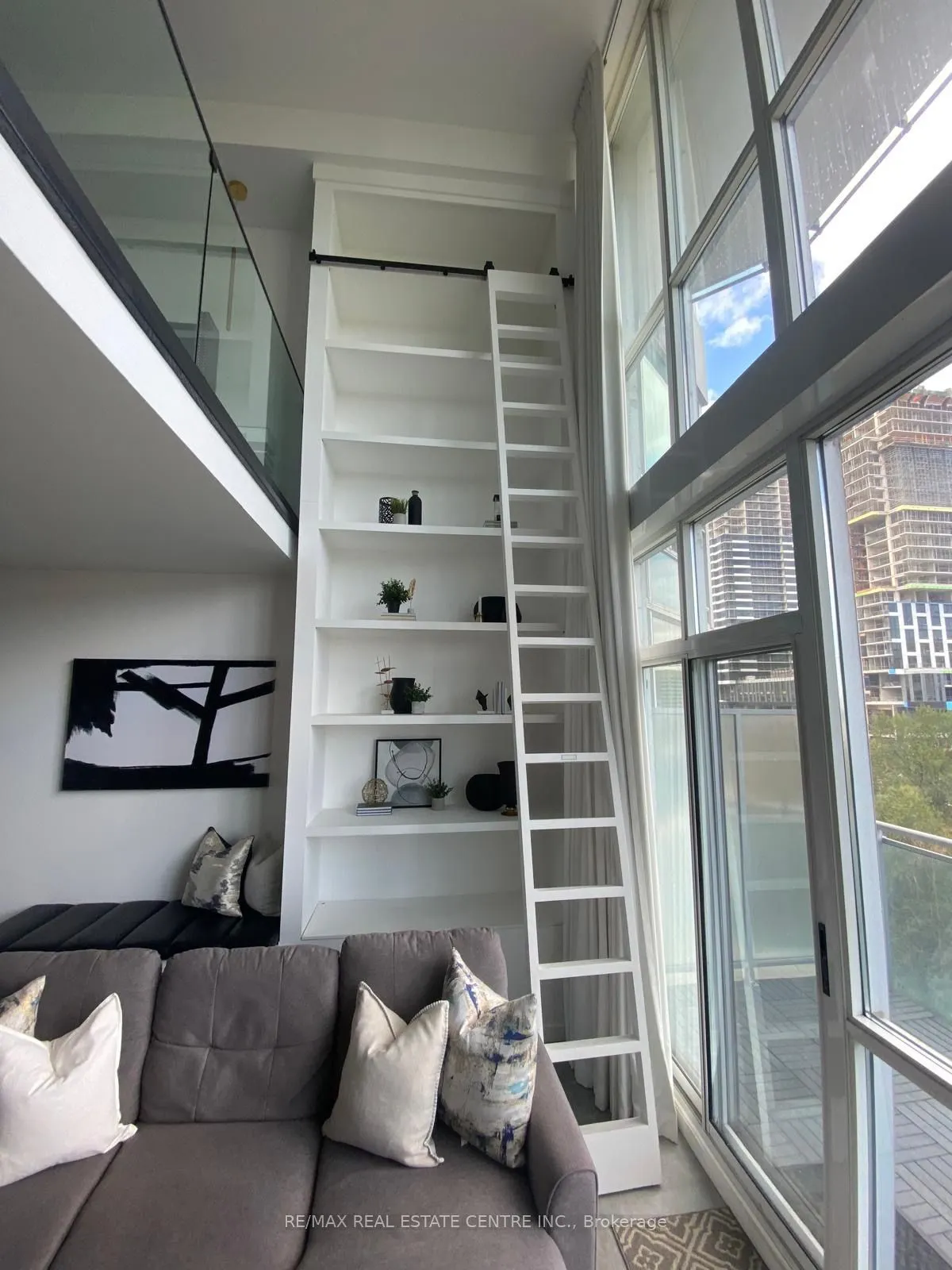 220 Burnhamthorpe Road W, #503