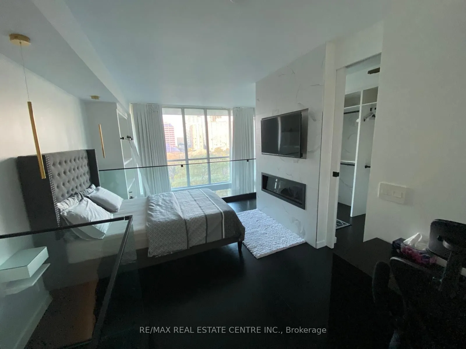 220 Burnhamthorpe Road W, #503