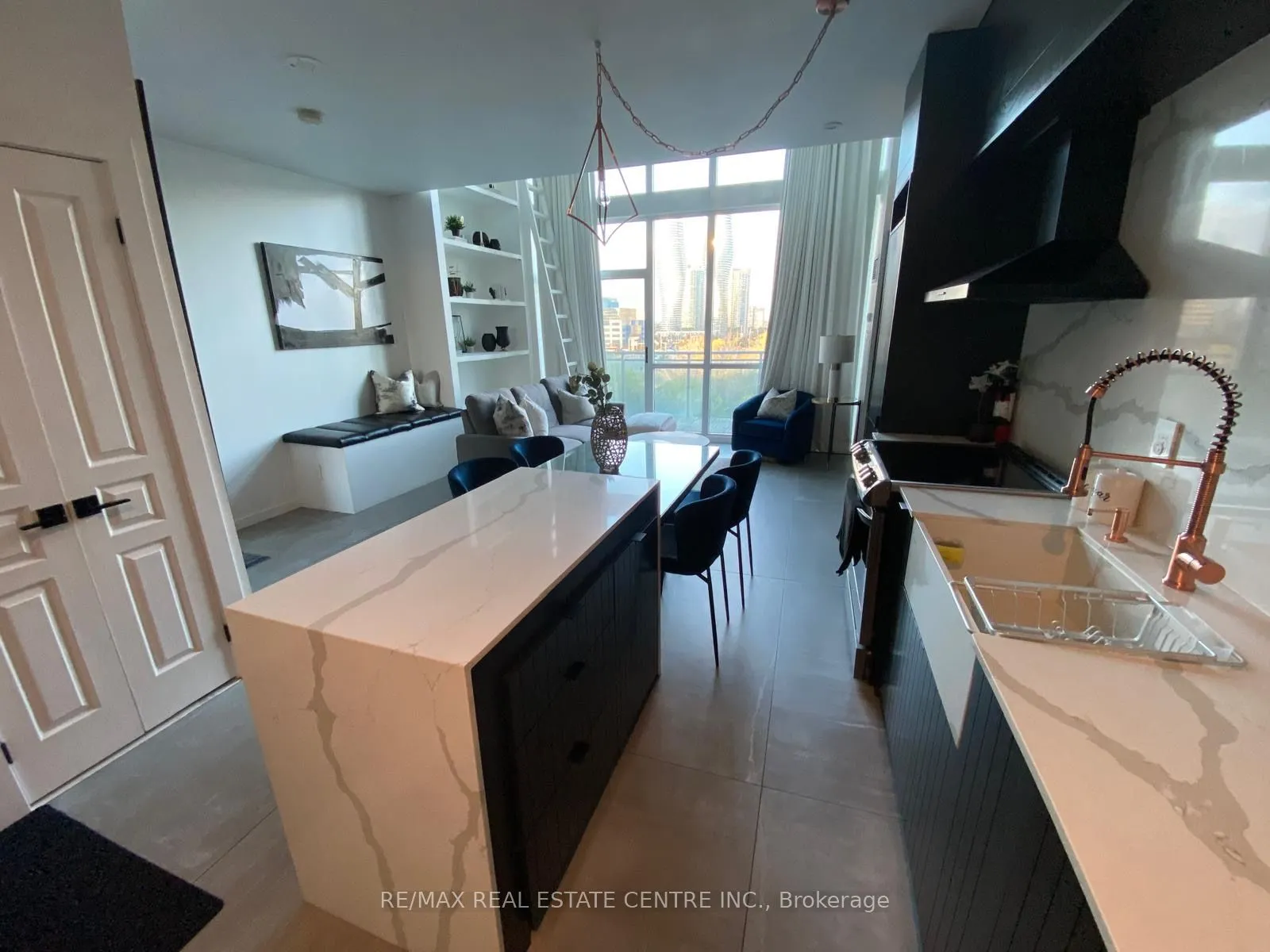 220 Burnhamthorpe Road W, #503