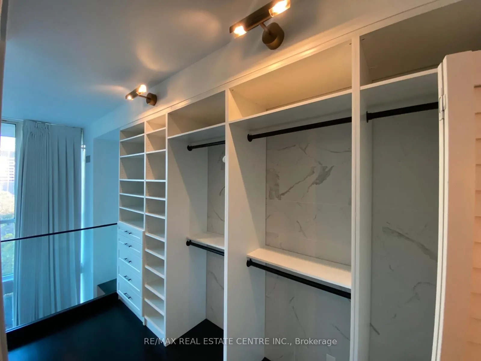 220 Burnhamthorpe Road W, #503