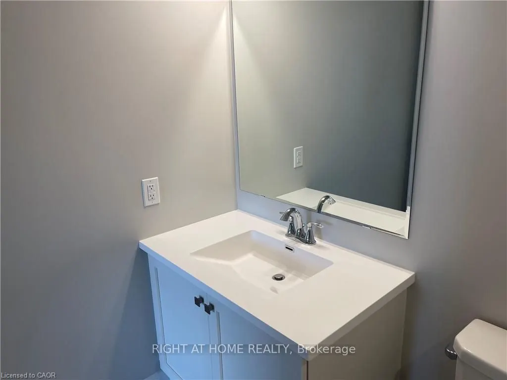 95 Dundas Street W, #202