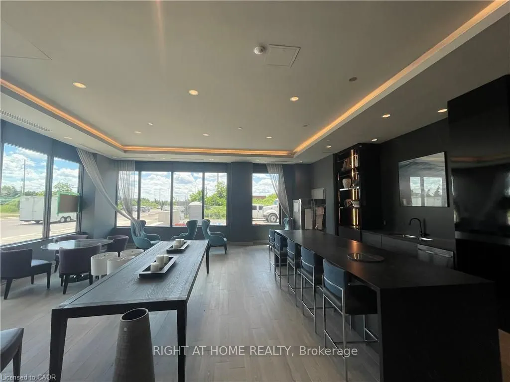 95 Dundas Street W, #202