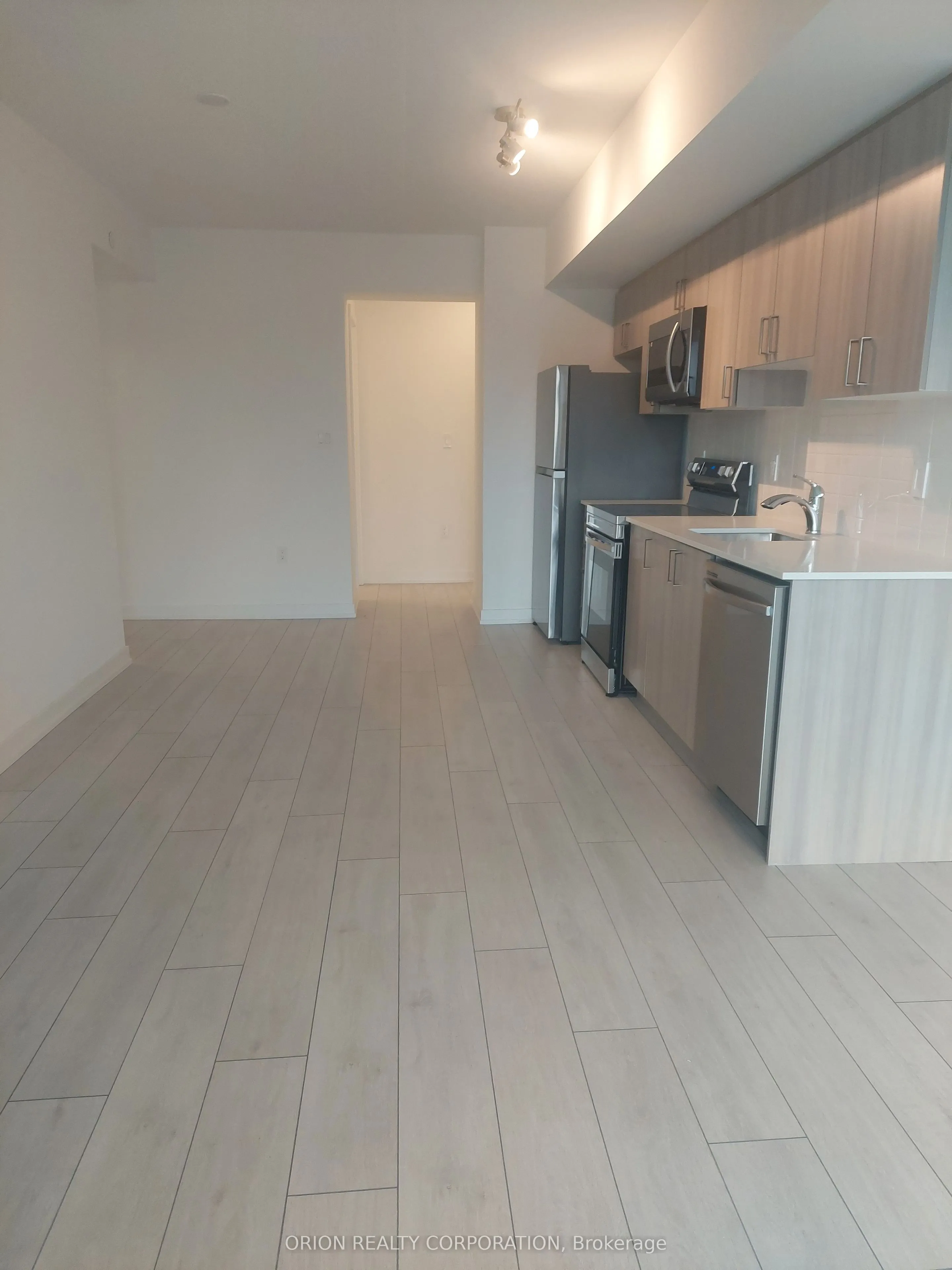 556 Marlee Avenue, #416