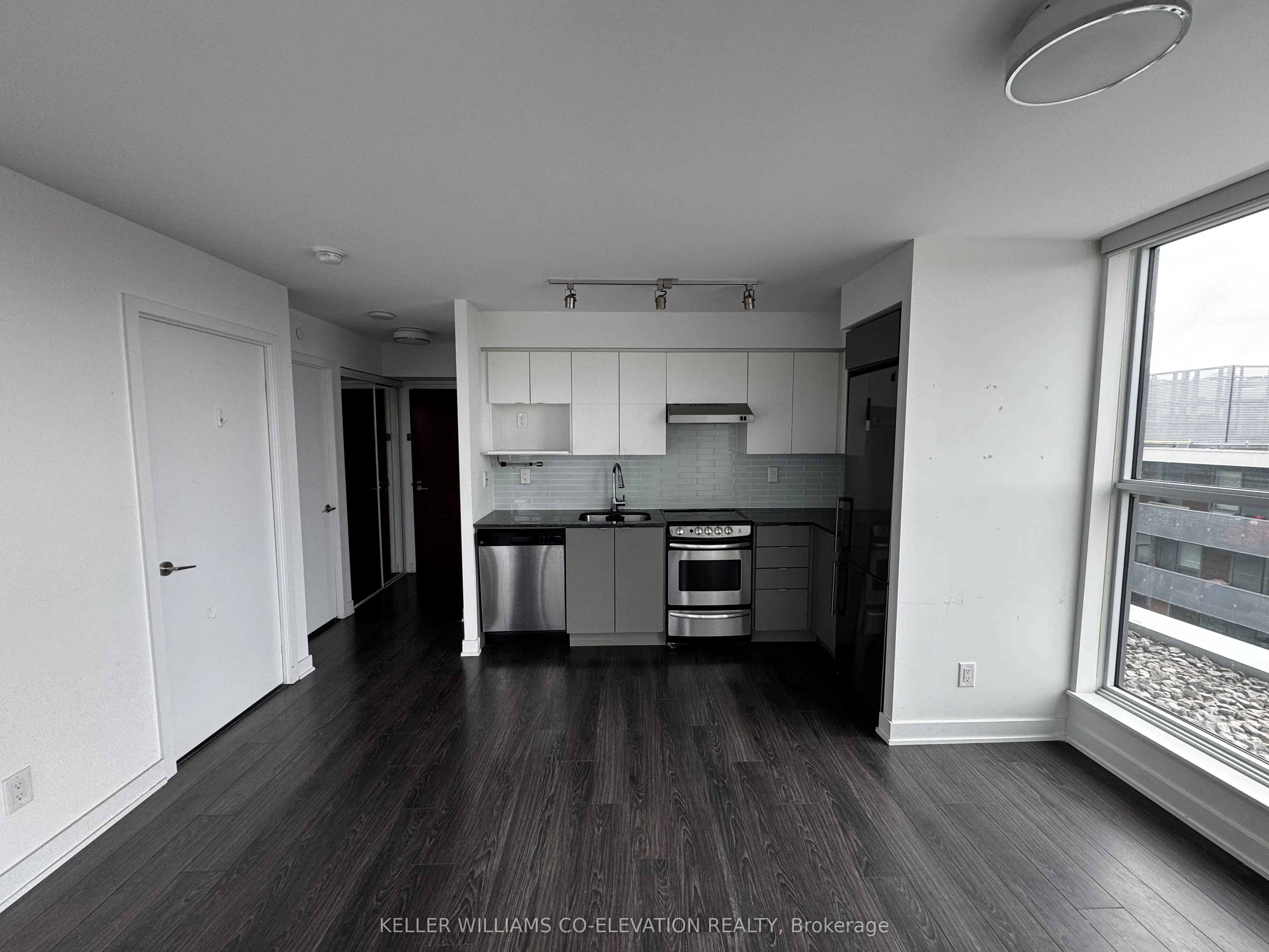 160 Flemington Road, #818