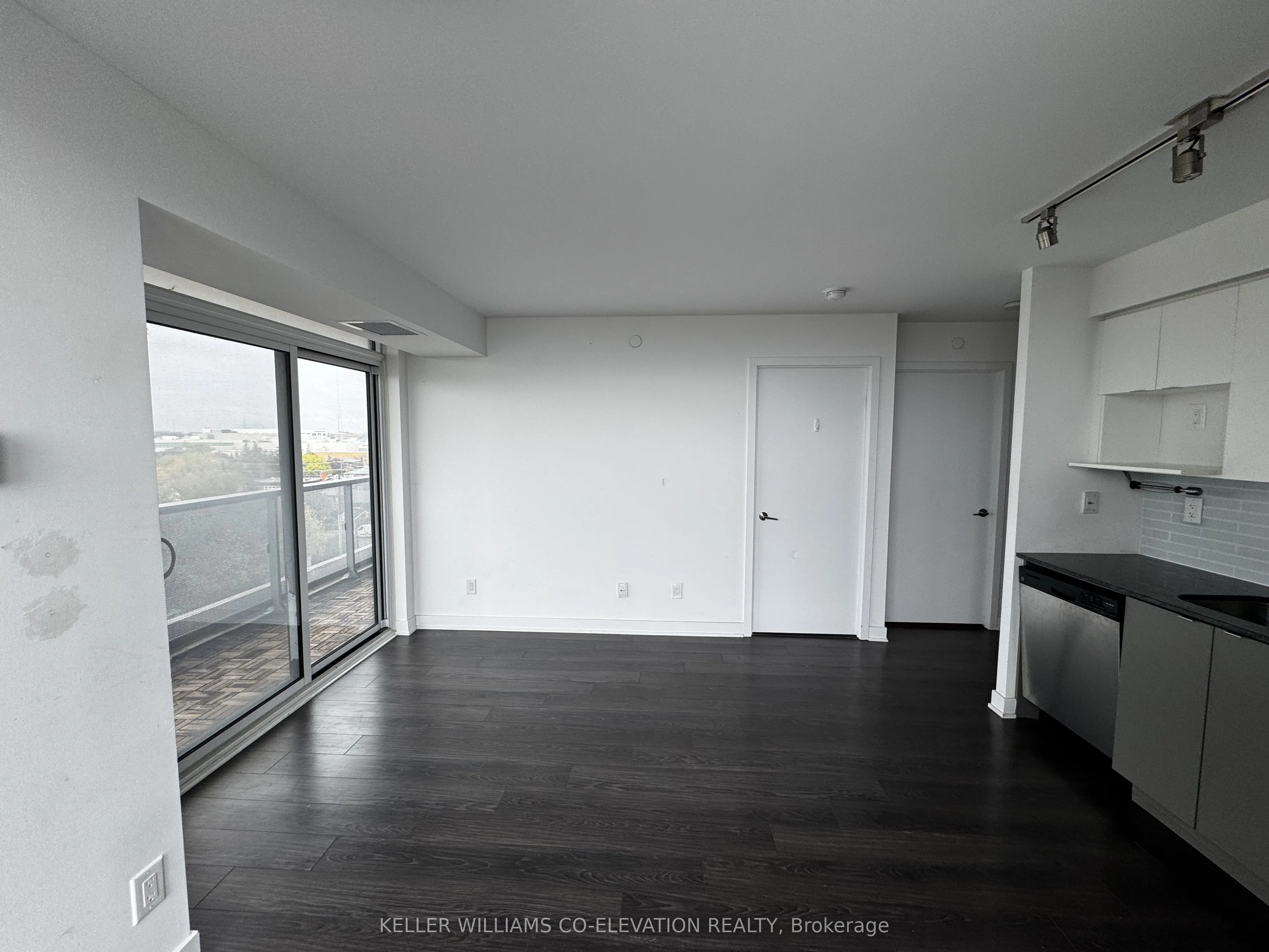 160 Flemington Road, #818