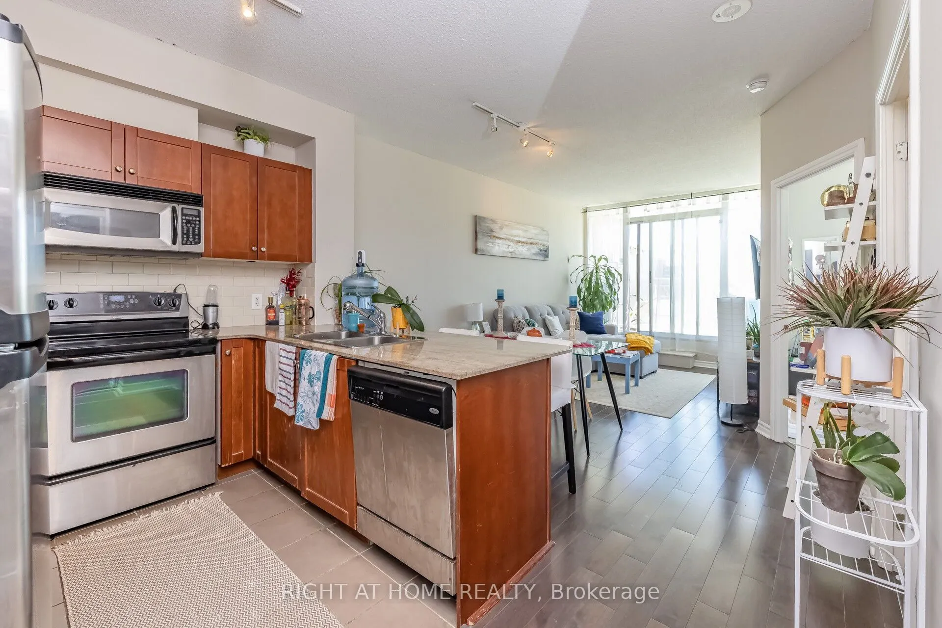 3504 Hurontario Street, #503